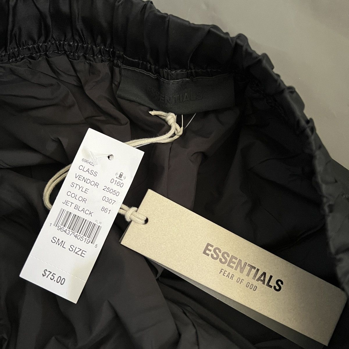 Essentials Fear Of God Essentials Running Short Size US 28 / EU 44 - 4 Thumbnail