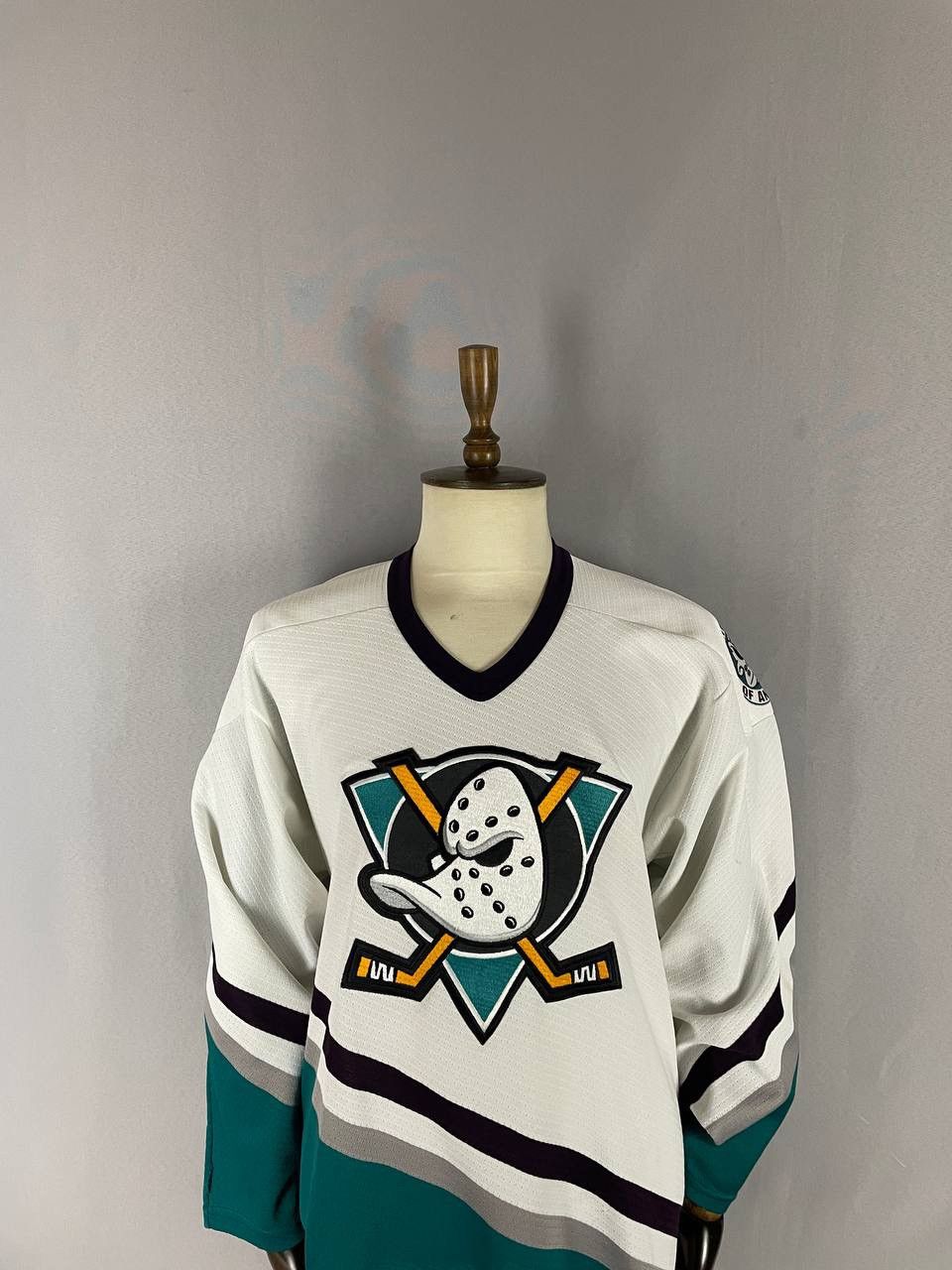 Nike Nike Mighty Ducks NHL Sweatshirt Vintage 1990s Size US M / EU 48-50 / 2 - 2 Thumbnail