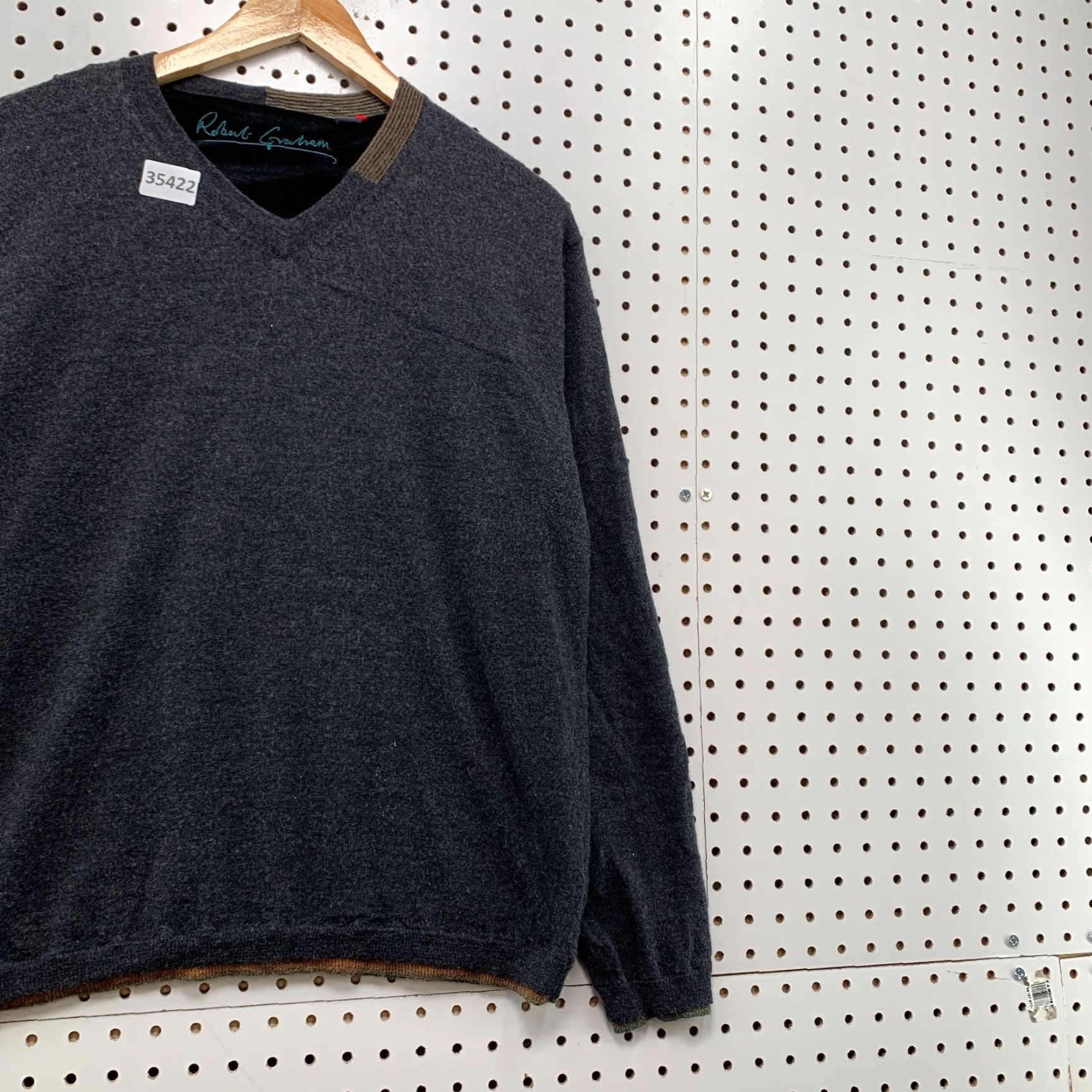Robert Graham Robert Graham Merino Wool Sweater Mens Medium Gray Long Sleeve V-Neck Pullover M Knit 21.5x25 Size M / US 6-8 / IT 42-44 - 4 Thumbnail