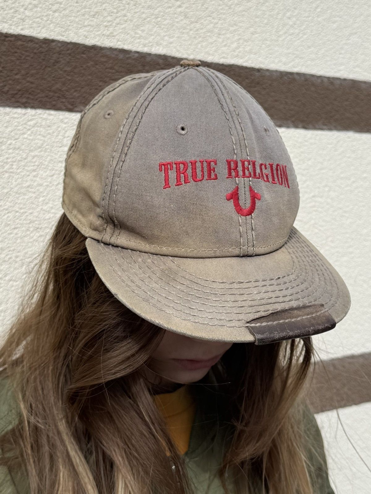 True Religion Vintage True Religion Spellout Embroidered Cap Snapback Size ONE SIZE - 1 Thumbnail