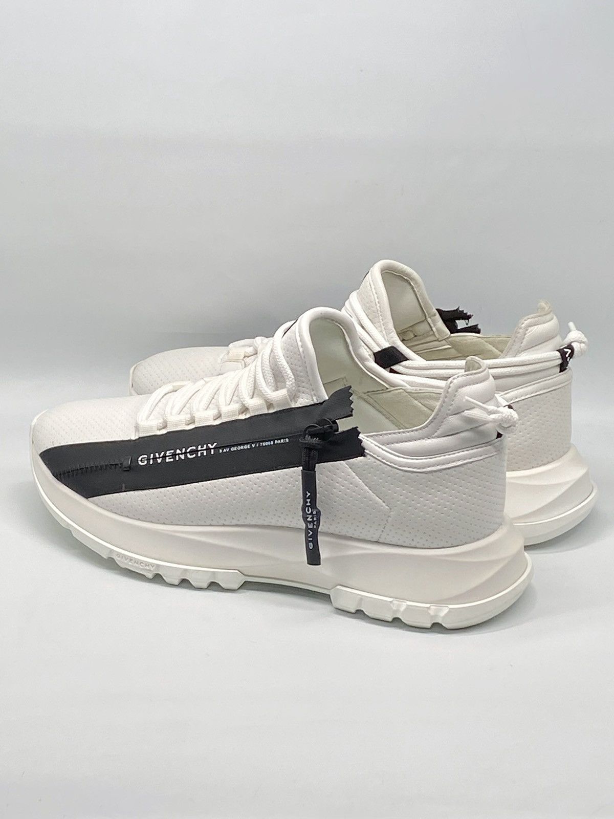Givenchy Givenchy Spectre Logo Zip Runner Sneakers size 38.5 Size US 8.5 / IT 38.5 - 9 Thumbnail