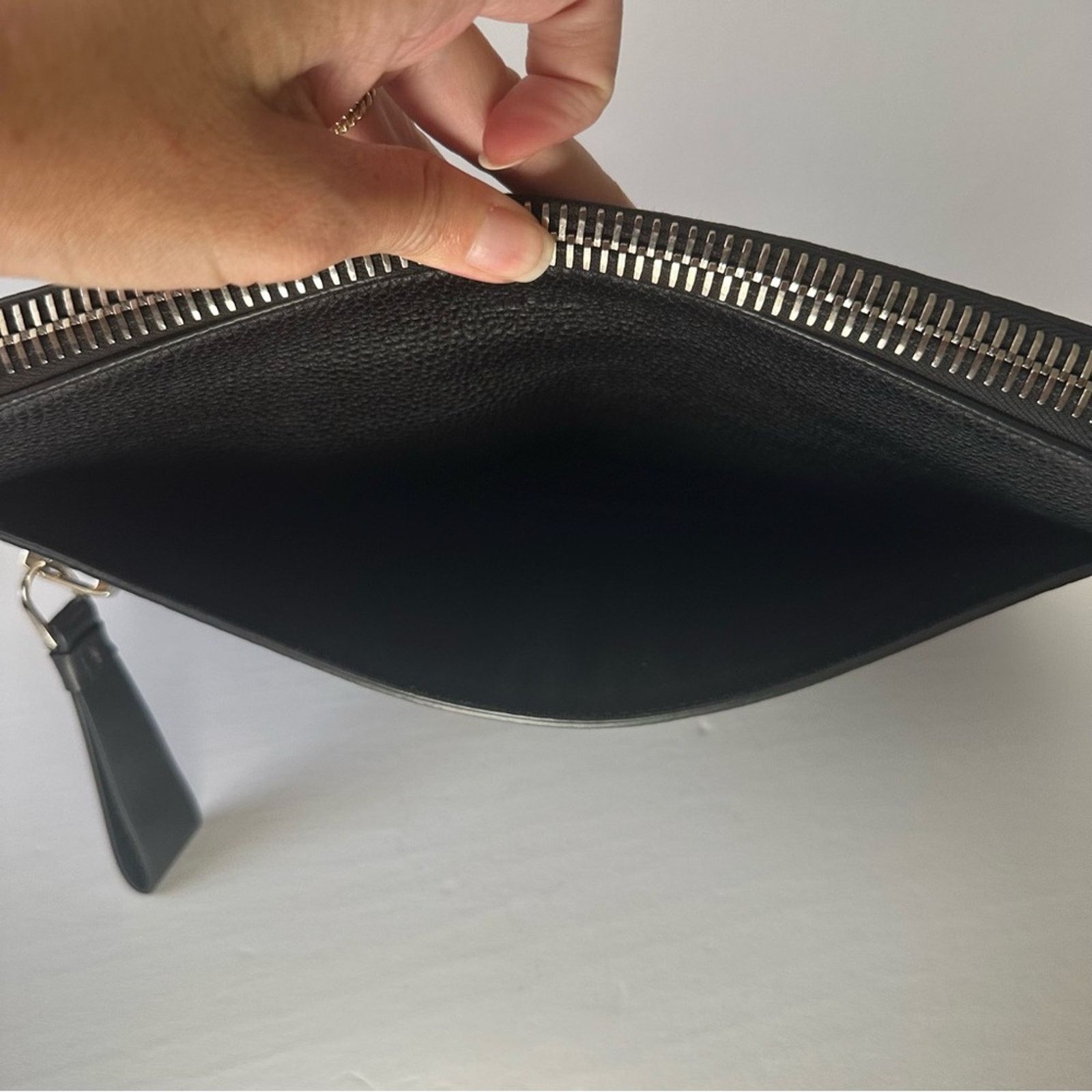 Tom Ford Buckley Leather Big Zip Clutch Black Pebbled Leather Size ONE SIZE - 6 Thumbnail