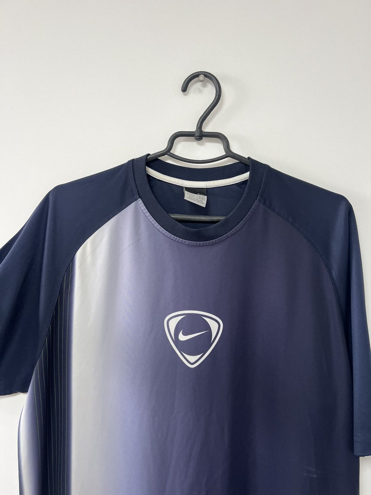 Nike Vintage 00s Nike Dri-Fit Training Big logo Jersey Football L Size US L / EU 52-54 / 3 - 5 Thumbnail