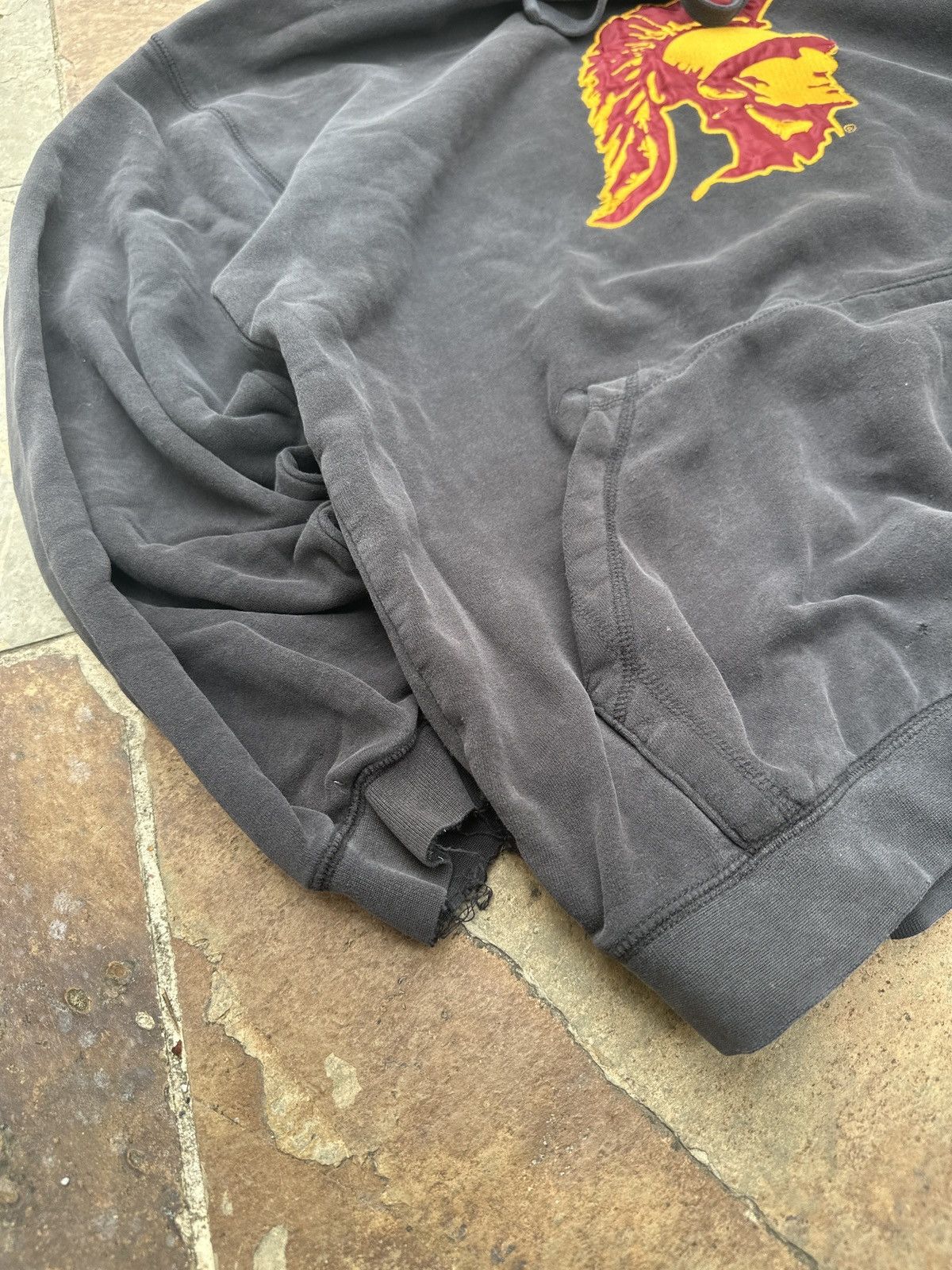 Vintage Vintage 90s USC College Black Hoodie Size US L / EU 52-54 / 3 - 4 Thumbnail