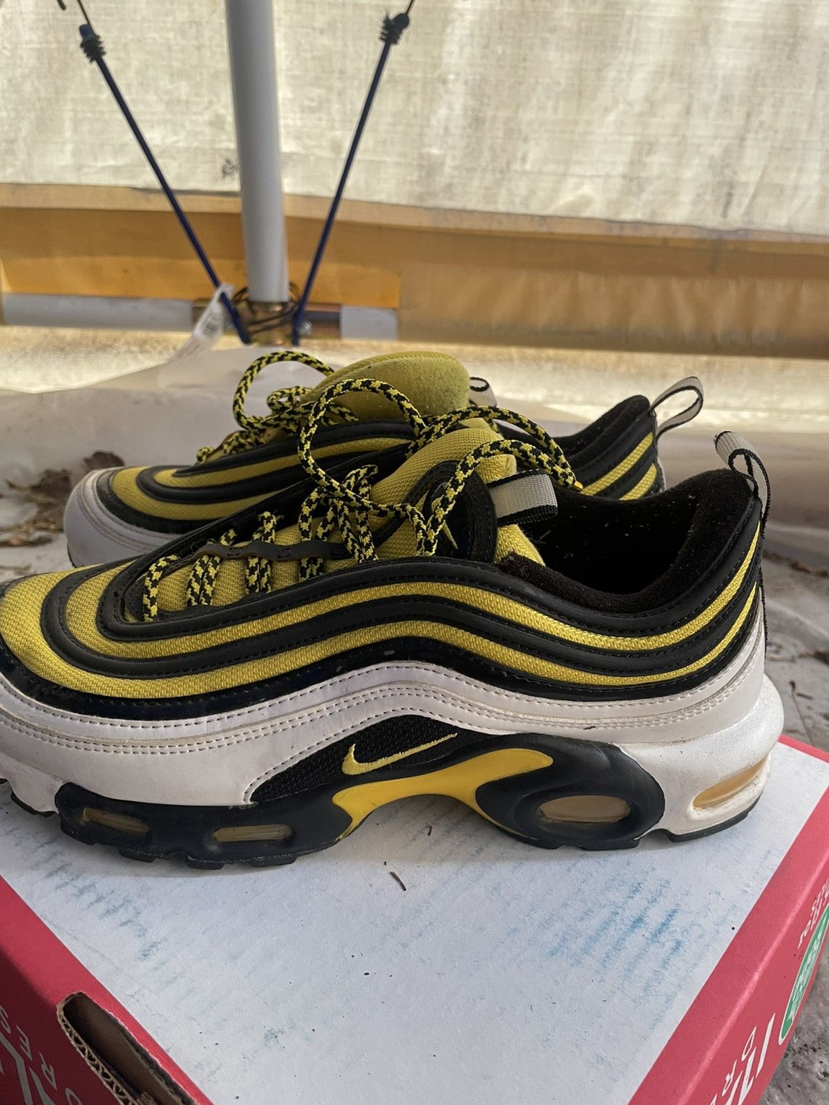 Nike Nike Air Max 97 trainers in yellow and black Size US 9 / EU 42 - 1 Thumbnail