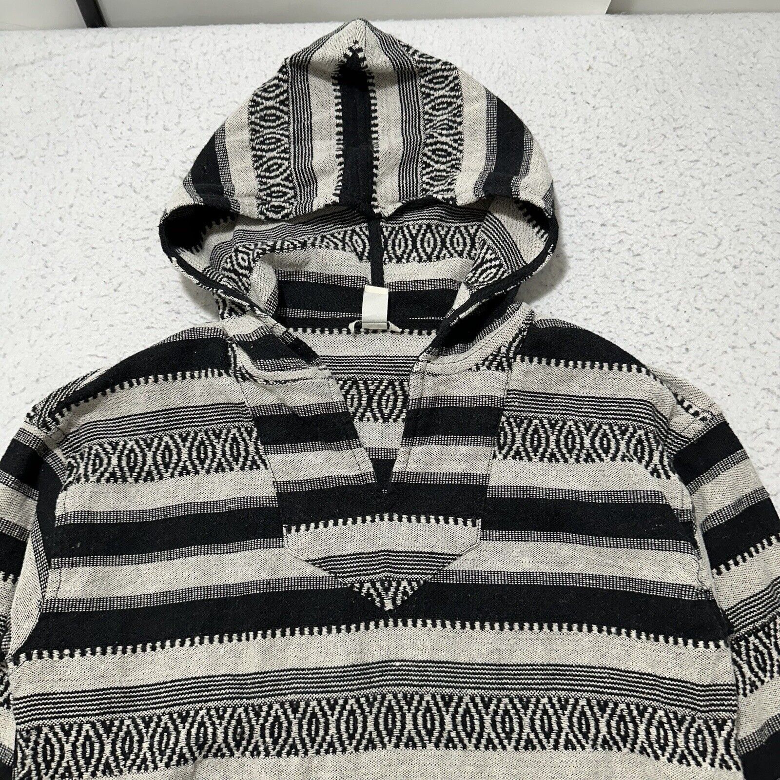 Forever 21 Forever 21 Medium Aztec Surf Knit Hoodie Poncho Sweater Size M / US 6-8 / IT 42-44 - 2 Thumbnail