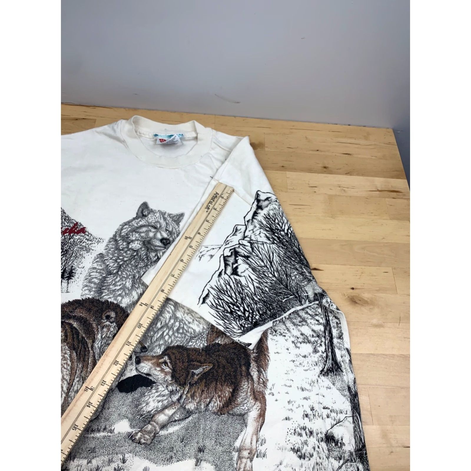 Hanes VINTAGE Alaska Wolf Shirt Mens L White AOP Nature Wilderness 90s Wolf Mens L White T-Shirt Regular Short Sleeve Nature Mens Size US L / EU 52-54 / 3 - 6 Thumbnail