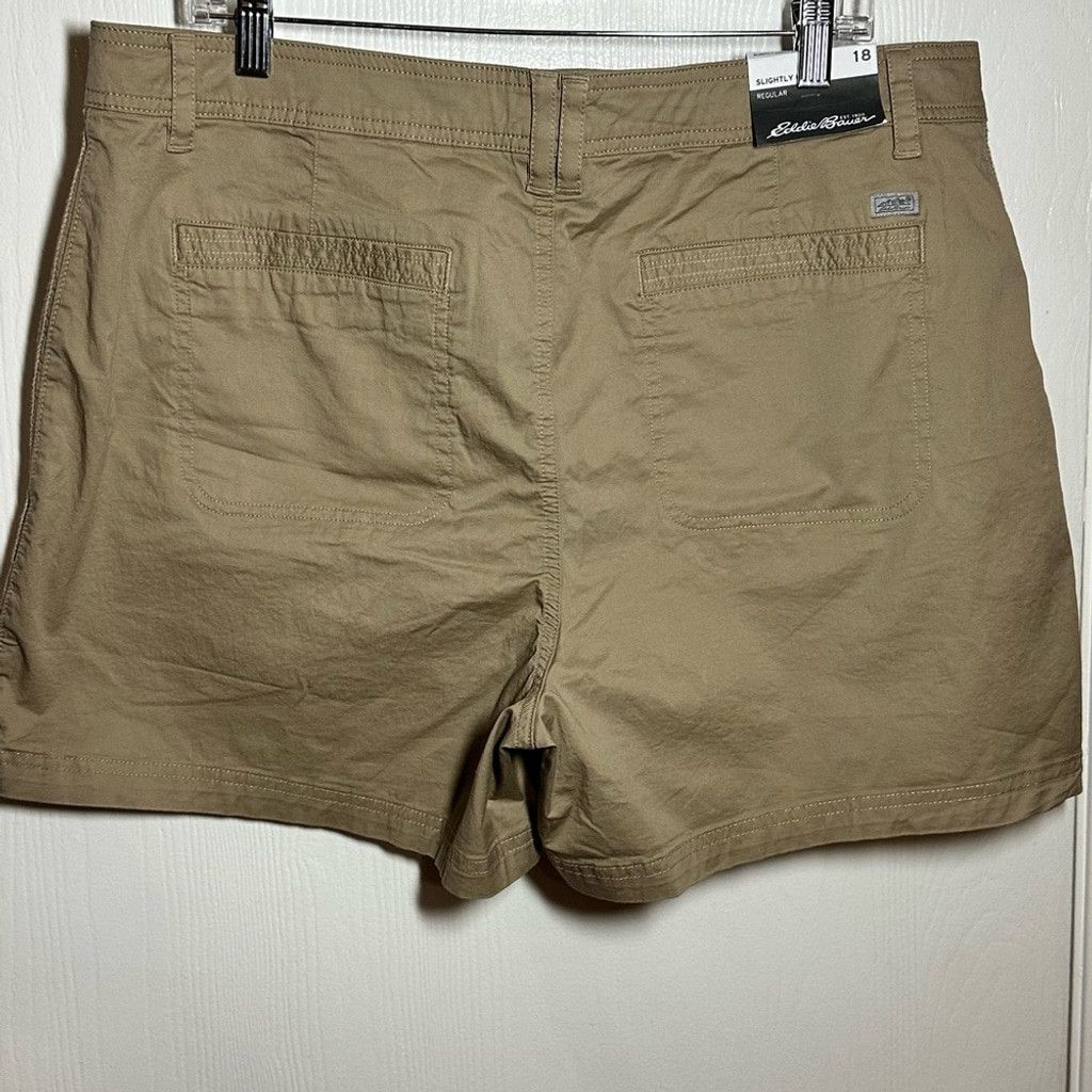 Eddie Bauer Eddie Bauer Womens Aspire Chino Shorts in Light Khaki Size 40" / US 18 - 4 Thumbnail