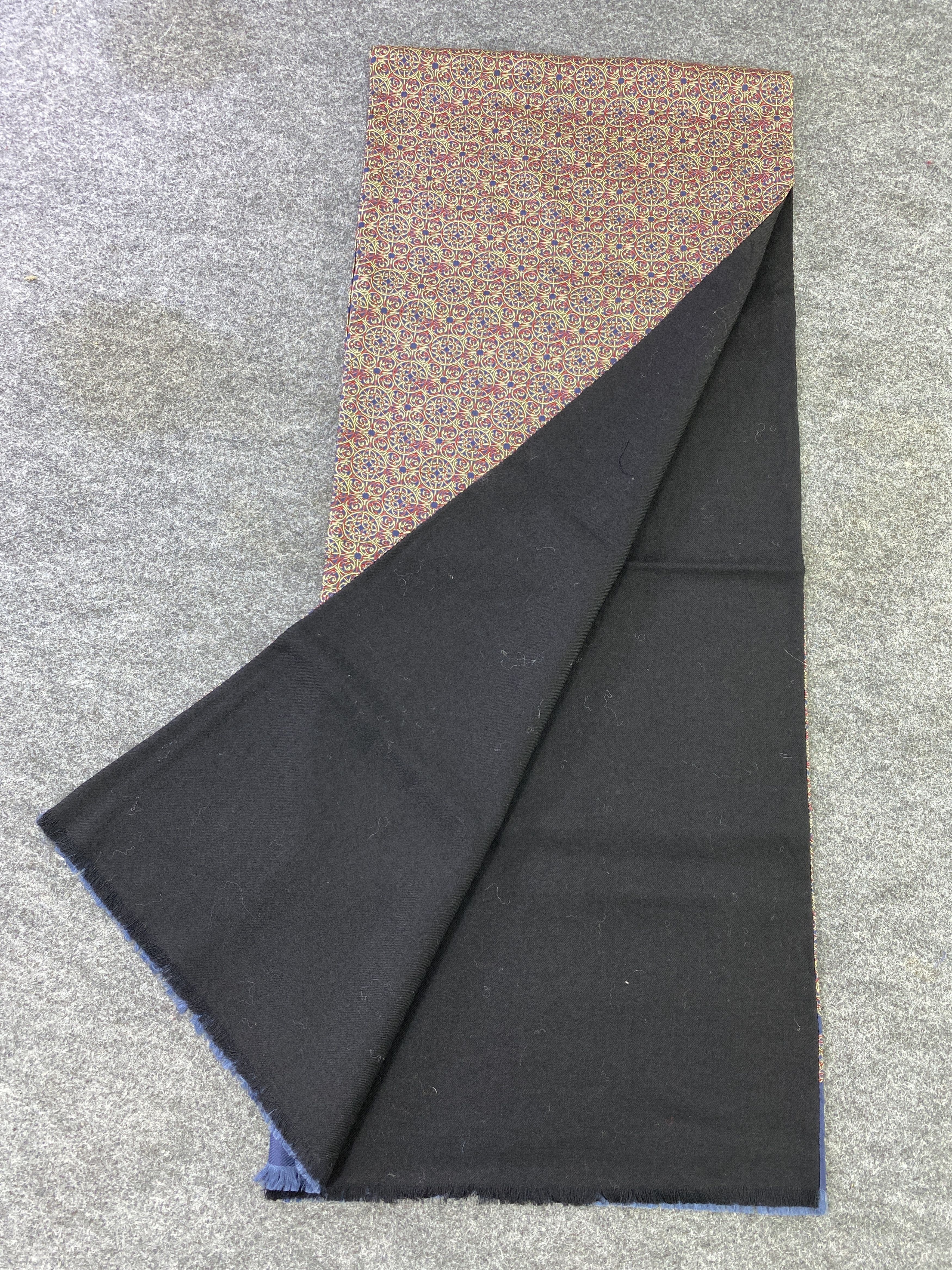Jean-Louis Scherrer Jean Louis Scherrer Scarf / Muffler / Neckwear -T622 Size ONE SIZE - 3 Thumbnail