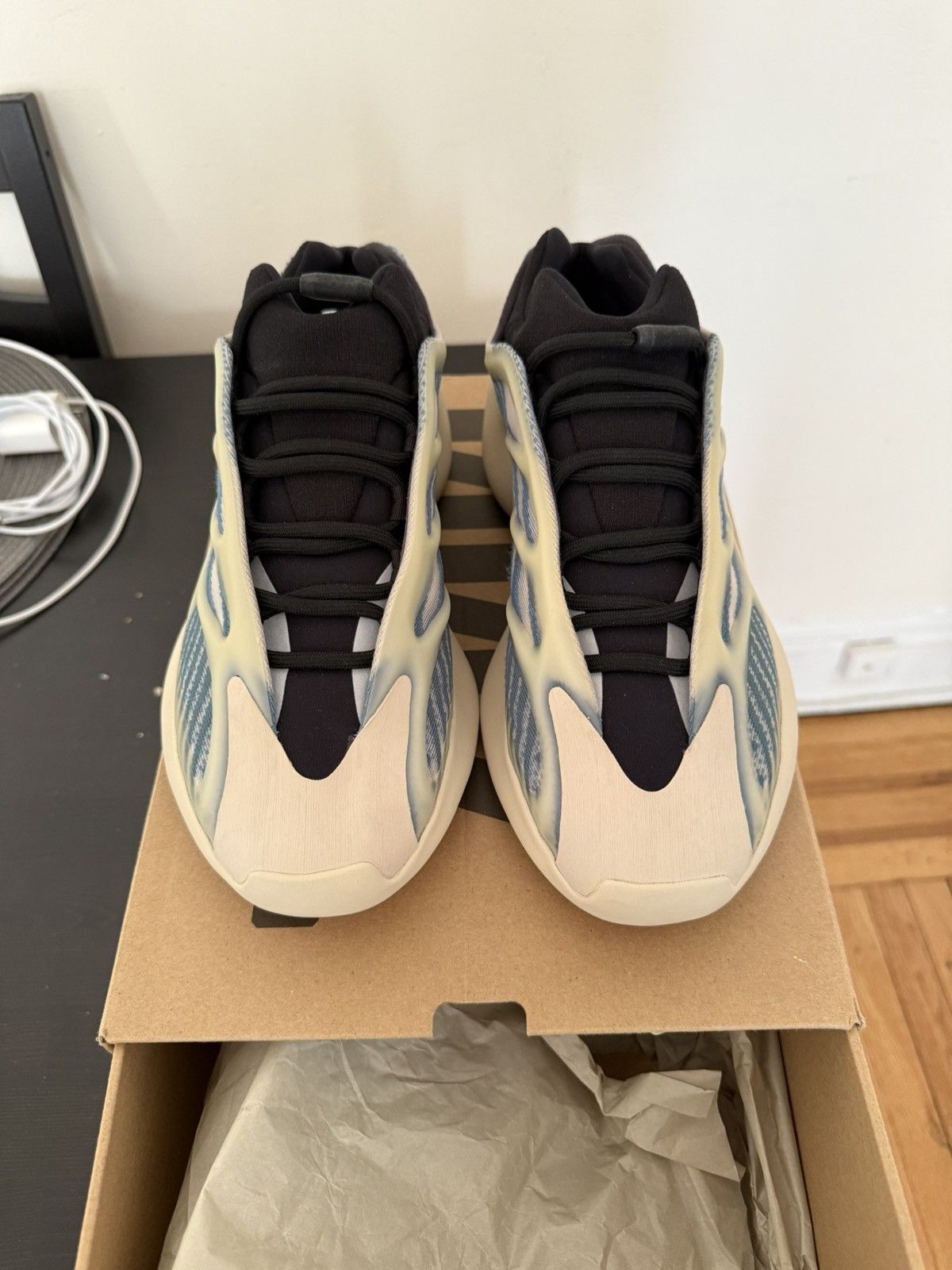 Adidas Yeezy 700 V3 Kyanite Size US 10 / EU 43 - 1 Thumbnail