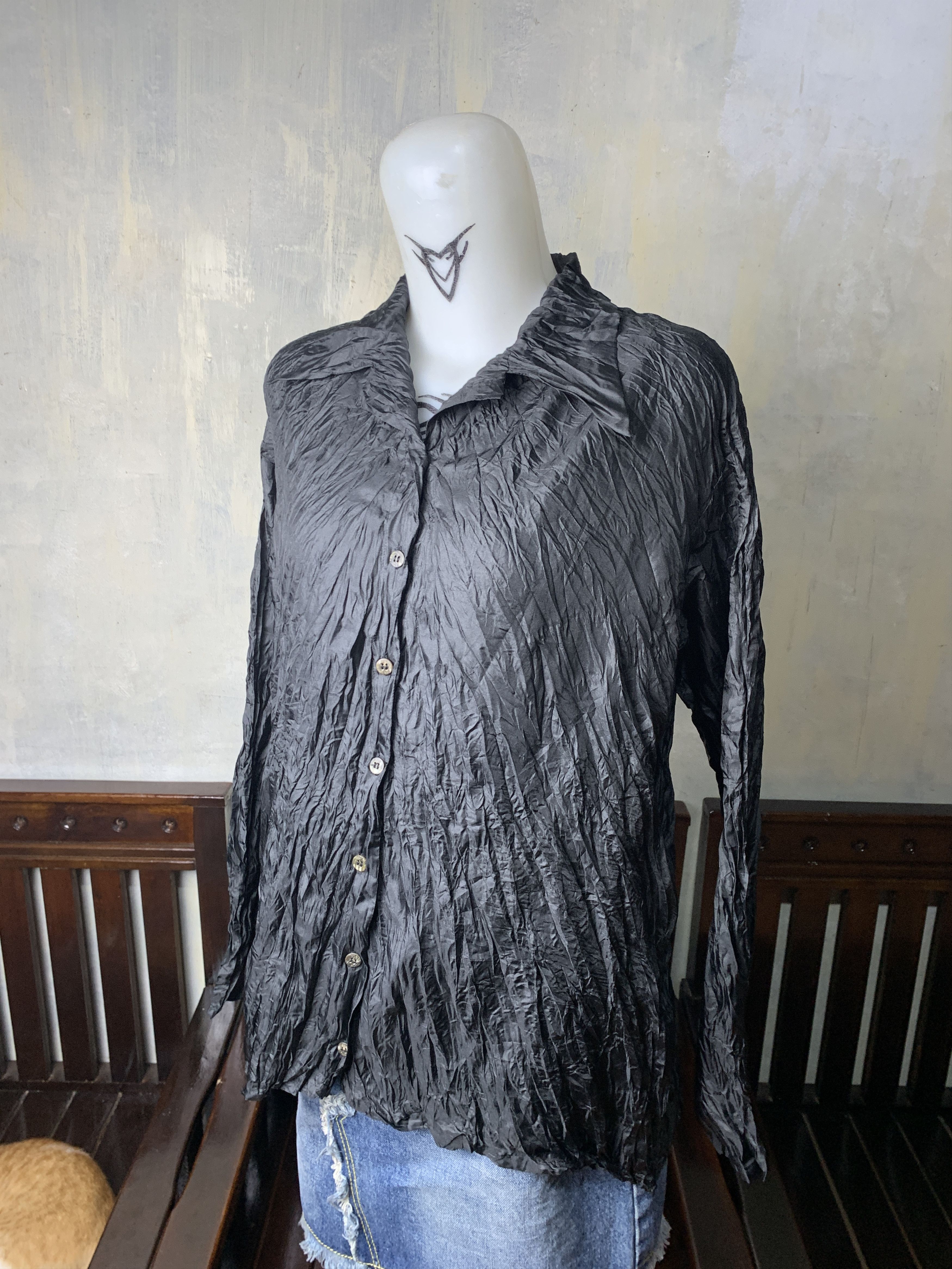 Japanese Brand 2000s Vert Dense Black Wrinkle Pleats Shirt (M) Size M / US 6-8 / IT 42-44 - 2 Thumbnail