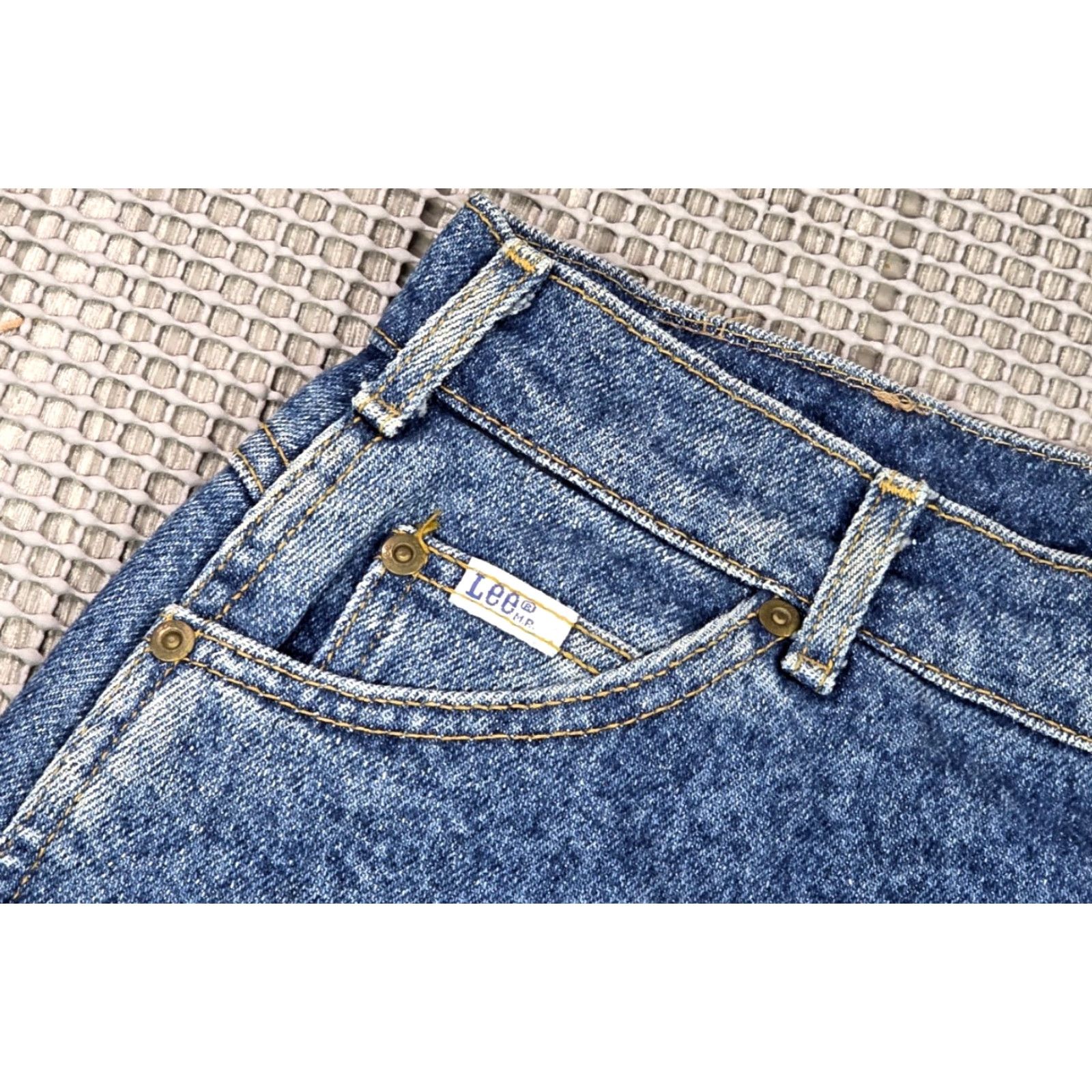 Lee VINTAGE Lee High Waisted Jeans Blue Denim 30x28 Womens Petite 14P Tapered Solid Denim Jeans USA Made 5-Pocket Size 36" / US 14 / IT 50 - 6 Thumbnail