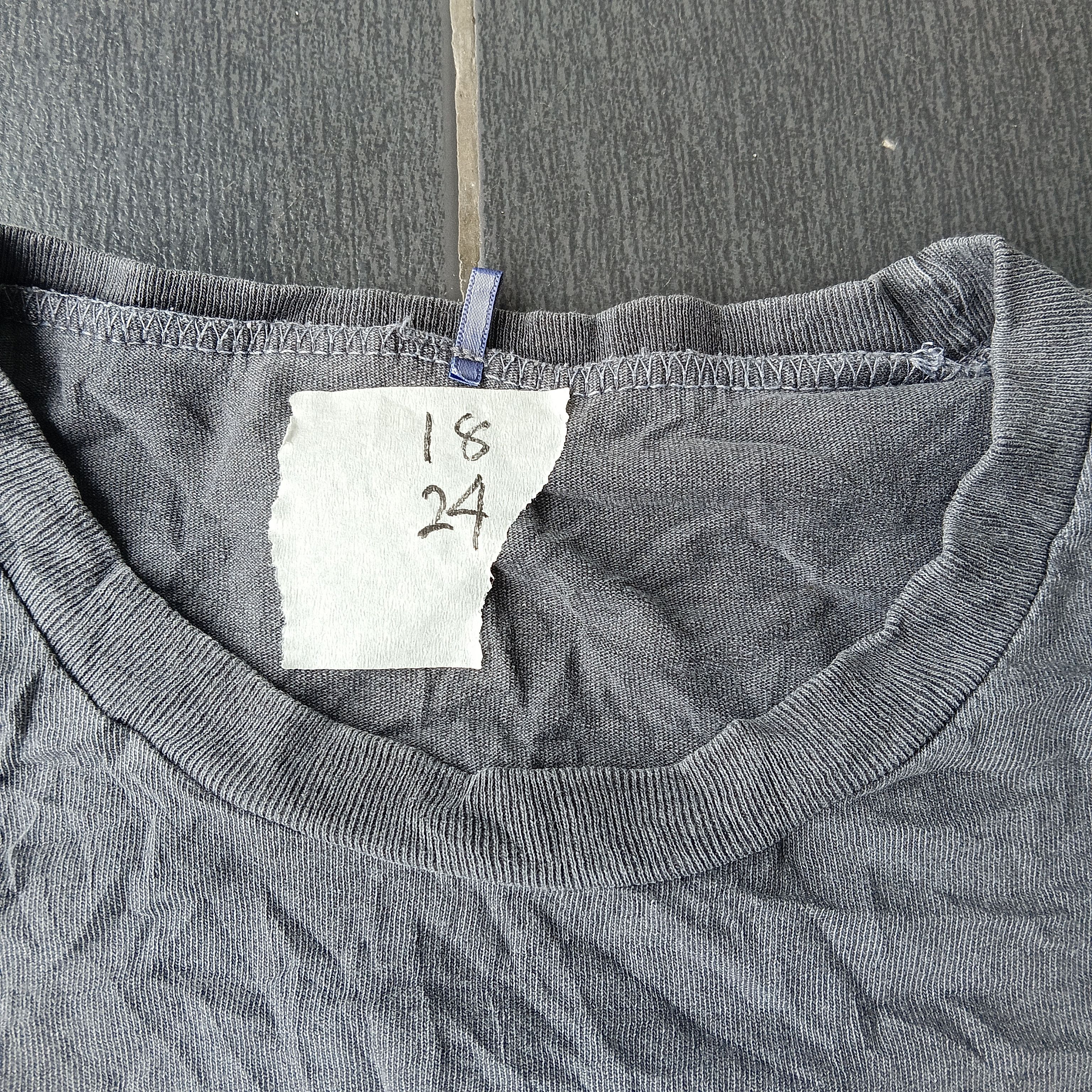 Vintage rush to buy DISTRESSED big logo tee S Size US S / EU 44-46 / 1 - 3 Thumbnail