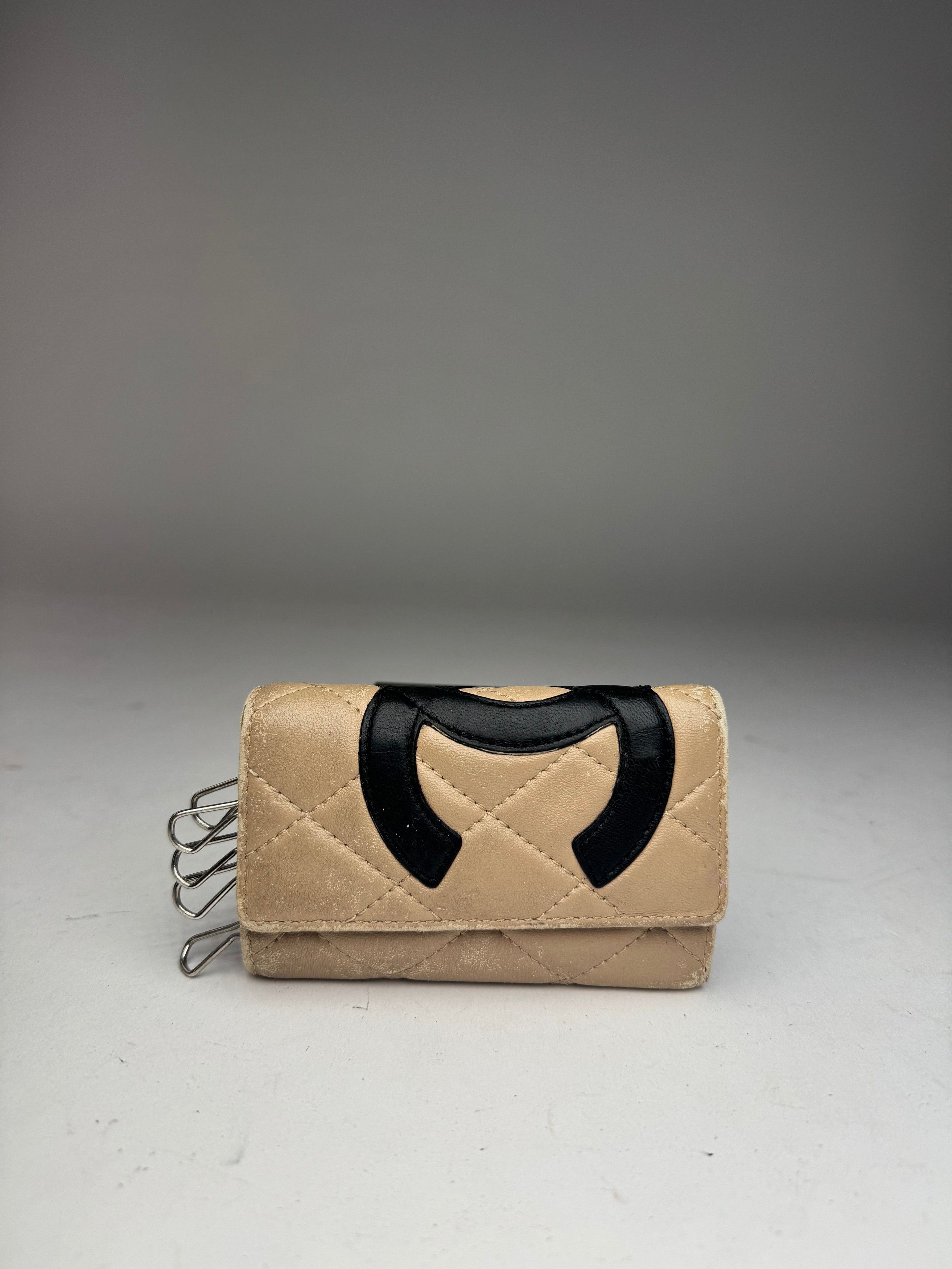 Chanel Vintage Leather Key Holder Beige black Size ONE SIZE - 1 Thumbnail