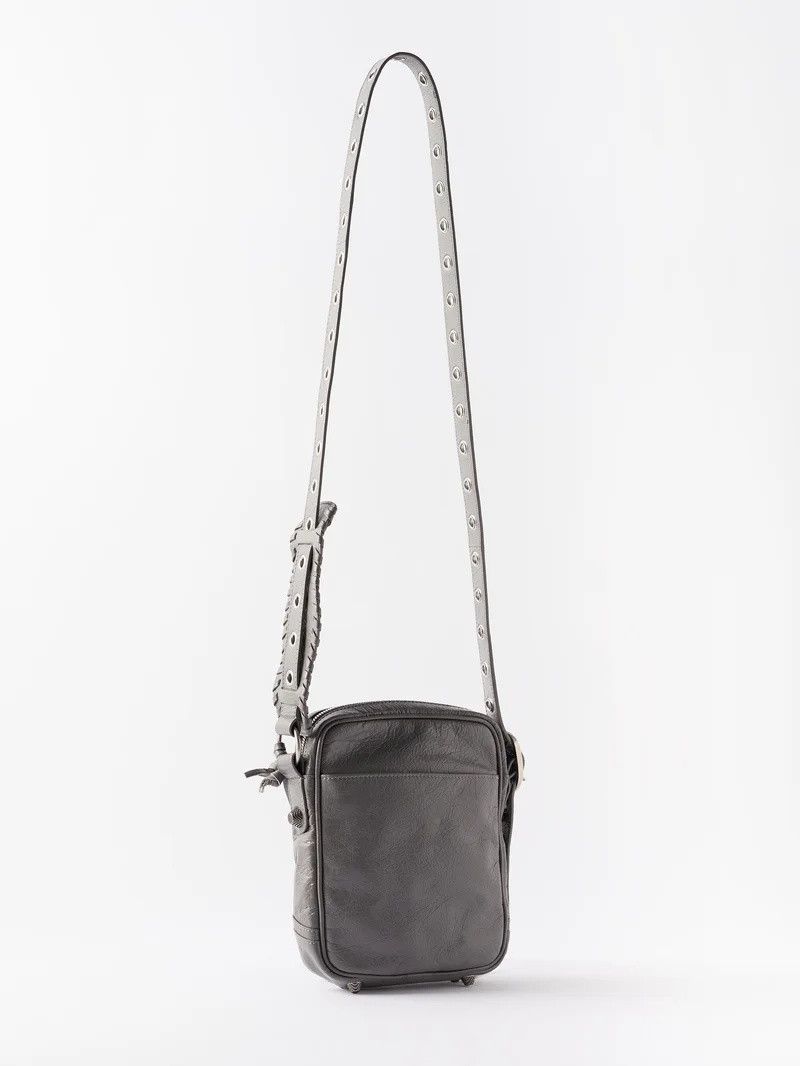 Balenciaga o1la1rc1a0824 Size: OS / Le Cagole Crossbody Bag Used Grey Size ONE SIZE - 5 Thumbnail