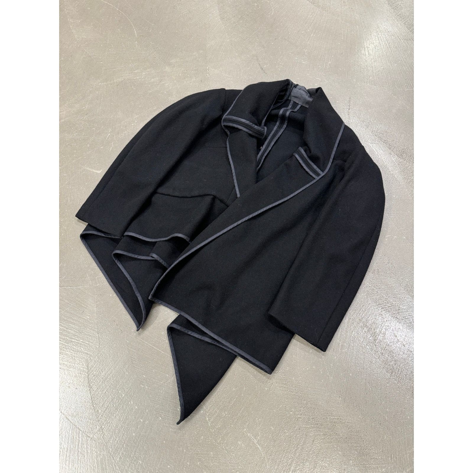 Comme des Garcons 1990s Comme des Garçons asymmetrical wool jacket Size US M / EU 48-50 / 2 - 5 Thumbnail