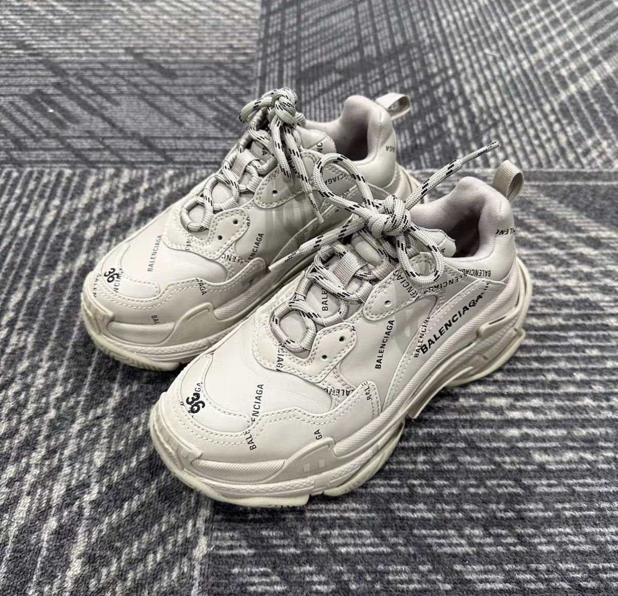 Balenciaga Balenciaga Triple S Grey Graffiti Sneakers J42 Size US 6 / IT 36 - 1 Thumbnail