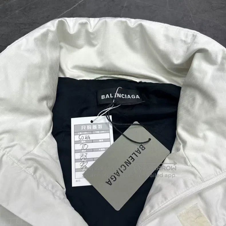 Balenciaga Balenciaga White Embroidered Logo Cotton Filled Windbreake Size US L / EU 52-54 / 3 - 8 Thumbnail
