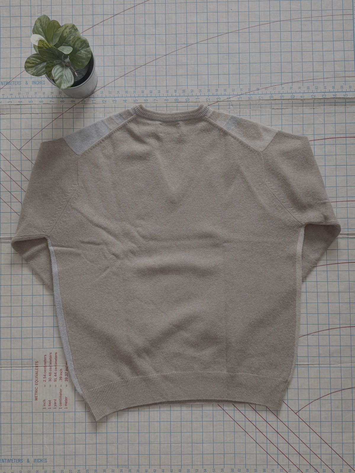 Pringle Of Scotland Vintage Pringle Of Scotland Wool V-Neck Knit Sweater Size 46 Size US L / EU 52-54 / 3 - 8 Thumbnail