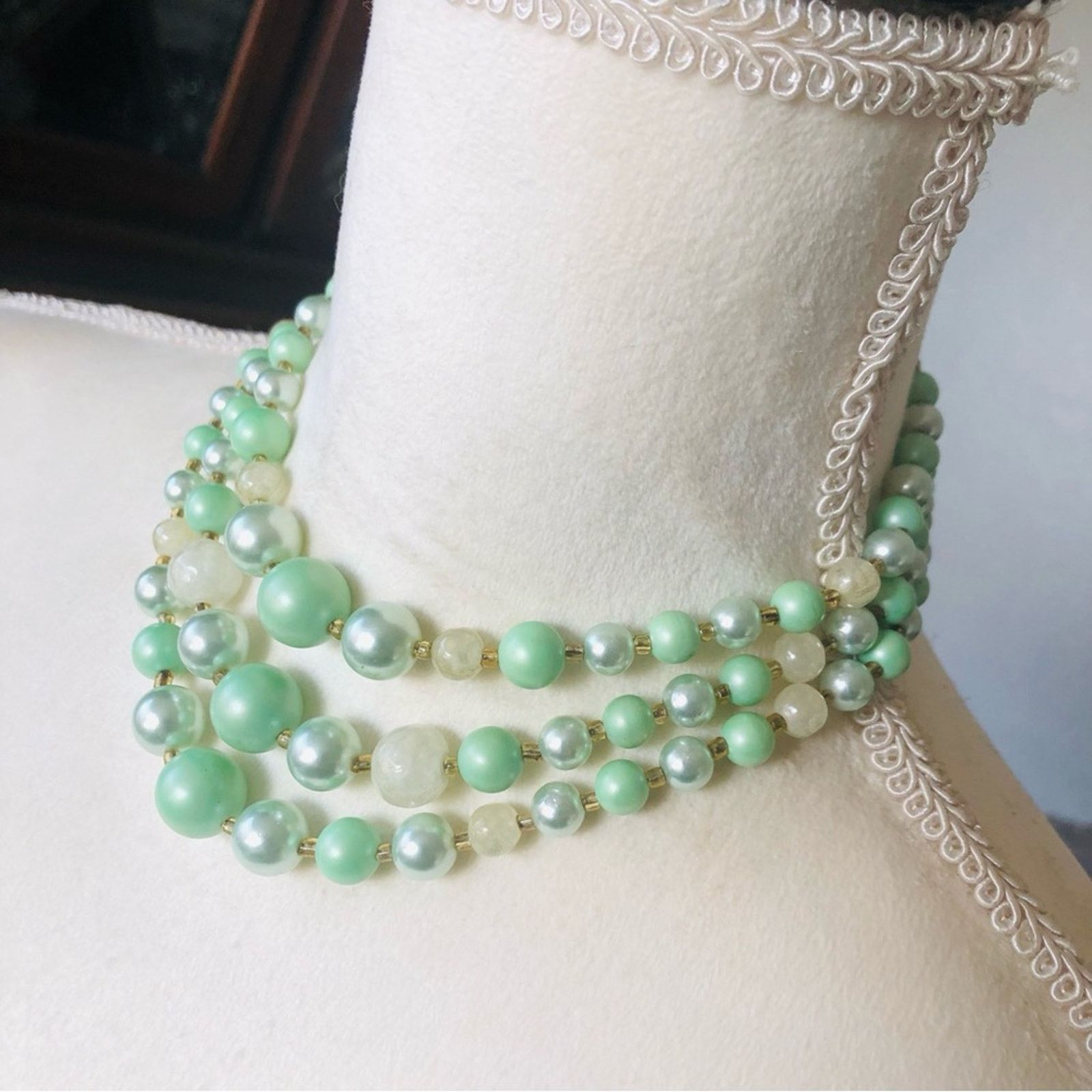 Vintage Vintage mid century mint green pearl bead necklace Size ONE SIZE - 4 Thumbnail