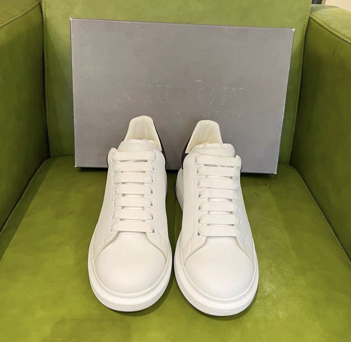 Alexander McQueen Alexander McQueen Black Tail Sneakers J42 Size US 8 / EU 41 - 2 Thumbnail