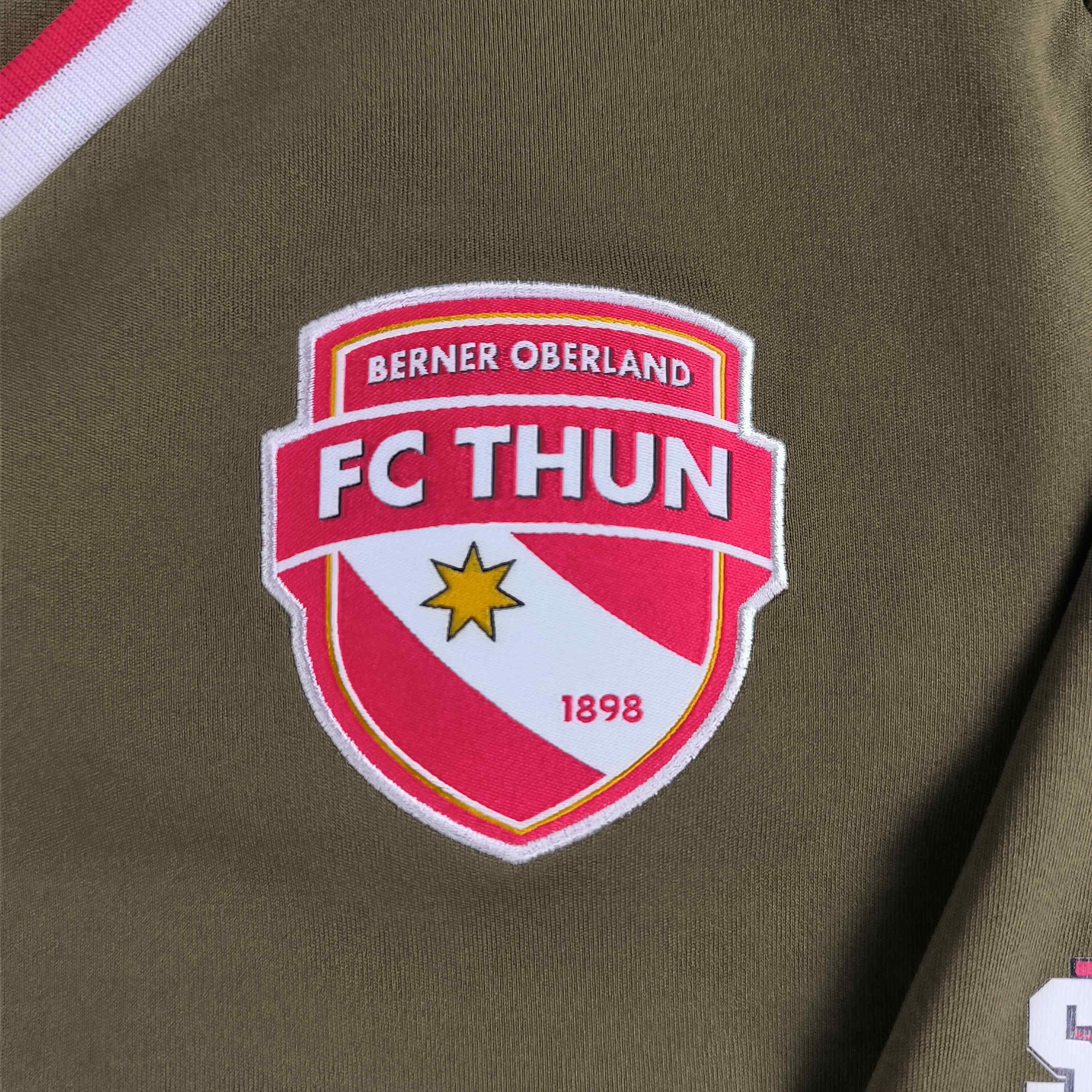 Macron FC Thun 2020-21 Macron away #19 football jersey size L Size US L / EU 52-54 / 3 - 4 Thumbnail
