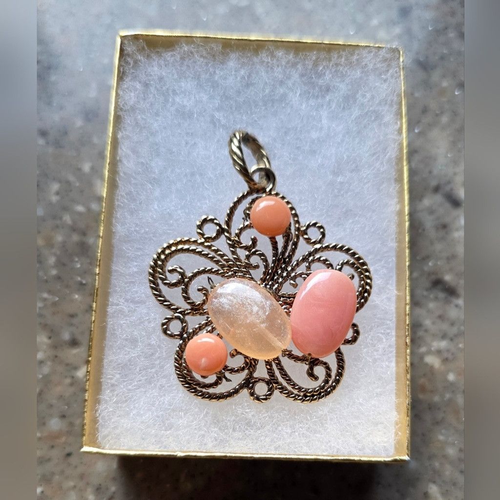 Other Vintage Elegant Gold and Peach Pendant Size ONE SIZE - 1 Thumbnail