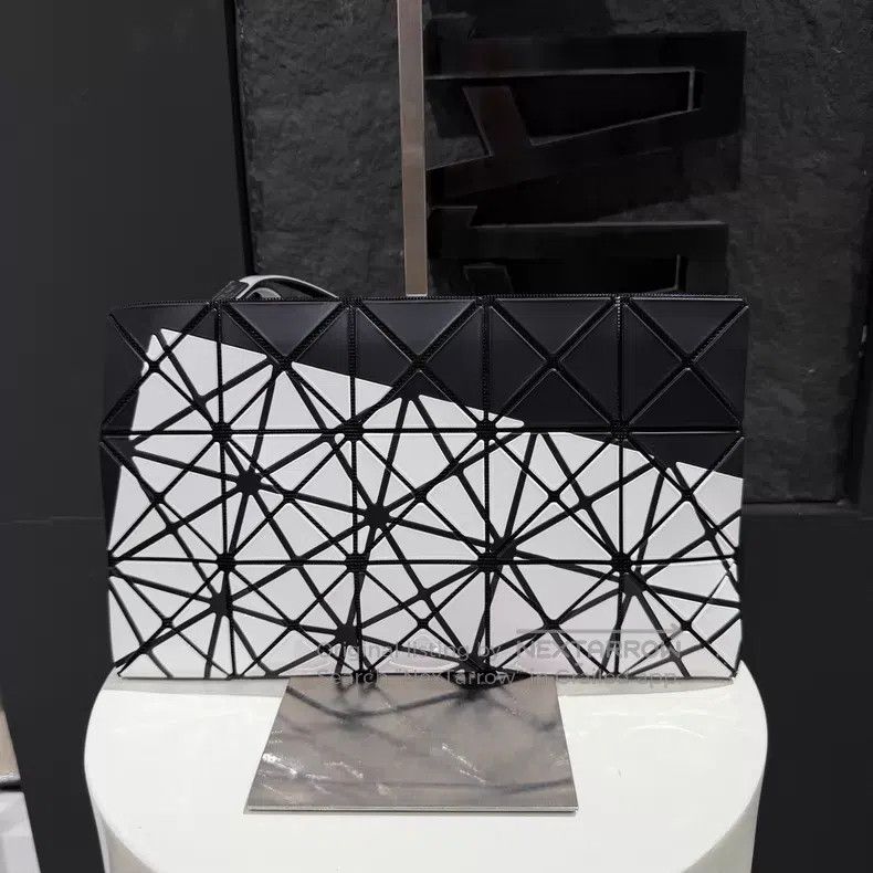 Issey Miyake Issey Miyake Color-Blocked Clutch Bag Size ONE SIZE - 3 Thumbnail