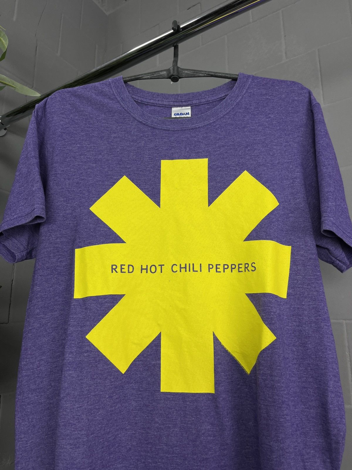 Band Tees RED HOT CHILI PEPPERS RARE COLORWAY WITH OG LOGO TEE - 863 Size US M / EU 48-50 / 2 - 2 Thumbnail
