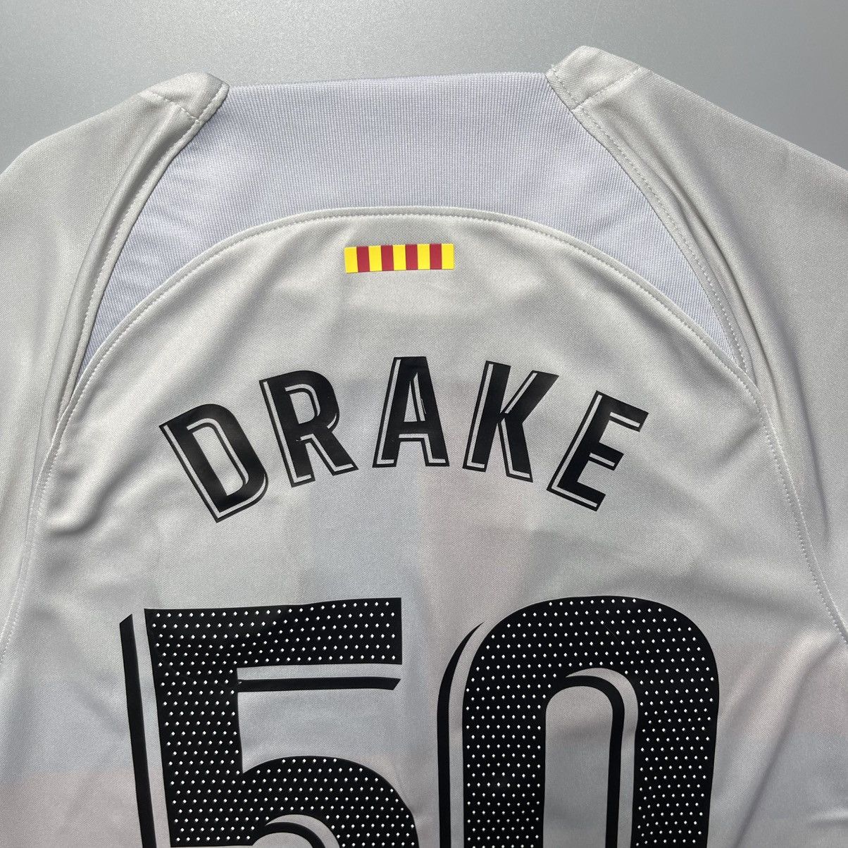 Vintage BARCELONA NIKE 2022/2023 FOOTBALL THIRD JERSEY OVO #50 DRAKE Size US S / EU 44-46 / 1 - 9 Thumbnail
