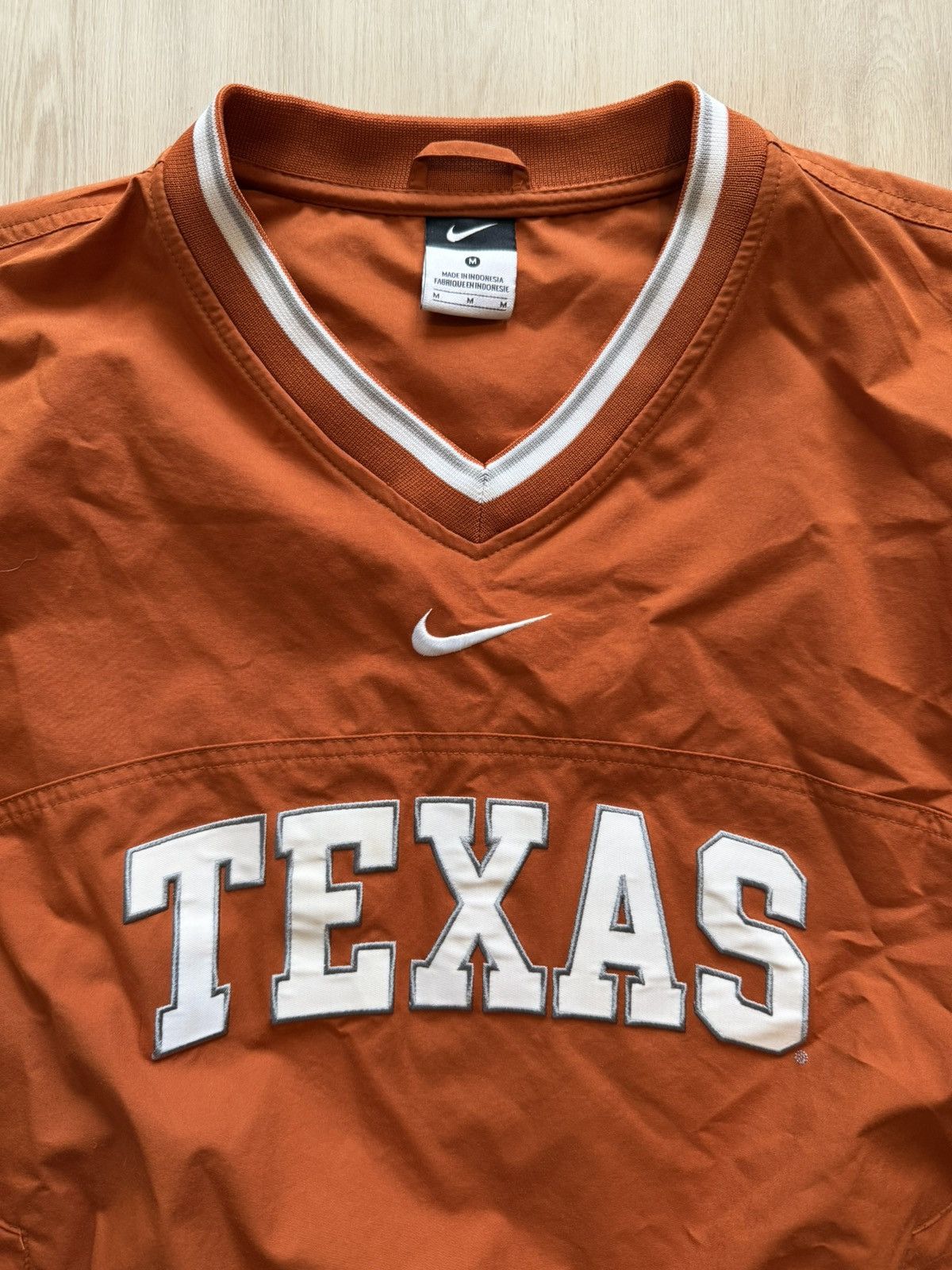 Nike Vintage Nike Texas Longhorns Center Swoosh Pullover Sz M Size US M / EU 48-50 / 2 - 2 Thumbnail