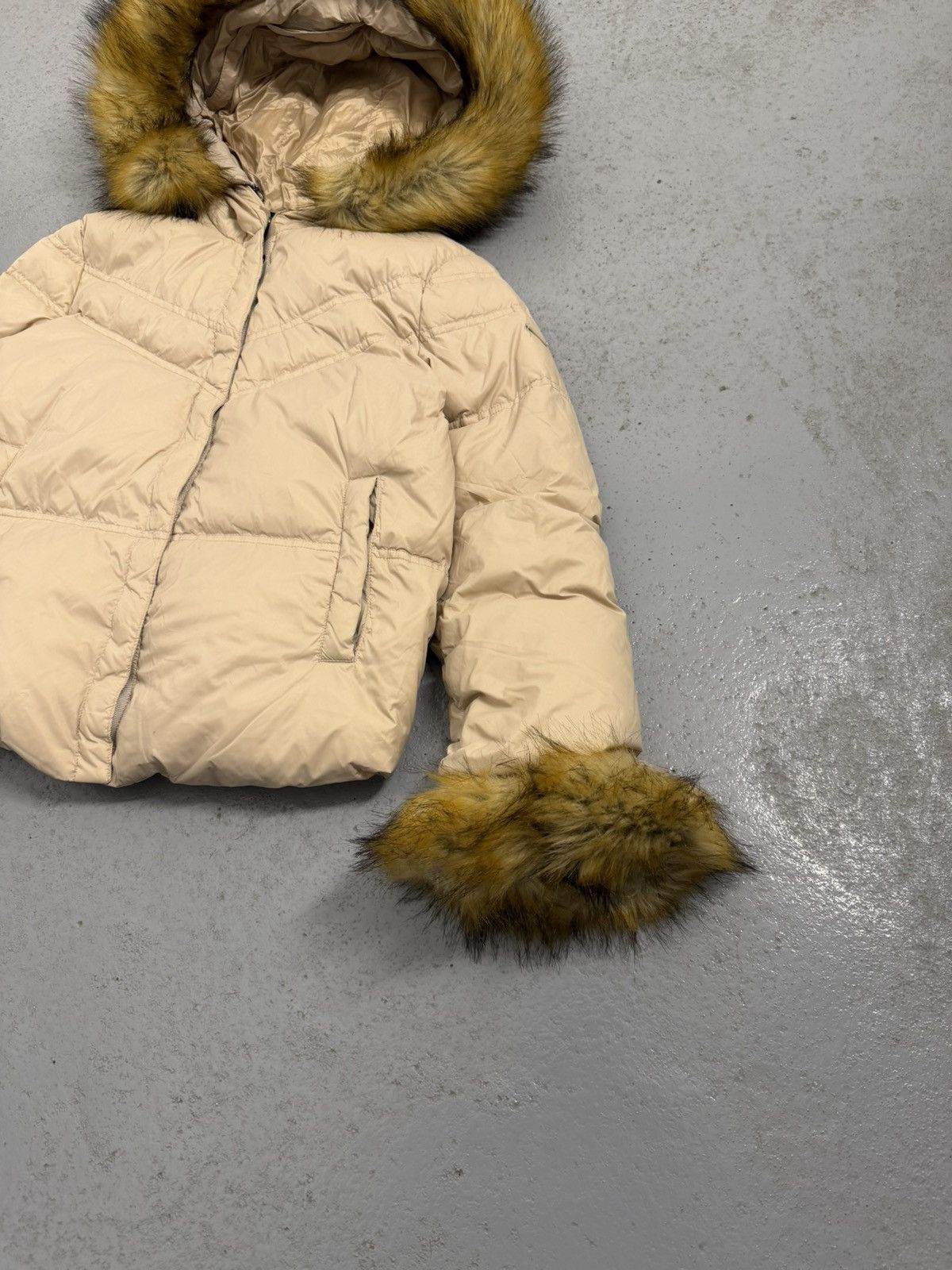 Armani Armani Jeans Fur Down Cropped Jacket Size M / US 6-8 / IT 42-44 - 2 Thumbnail