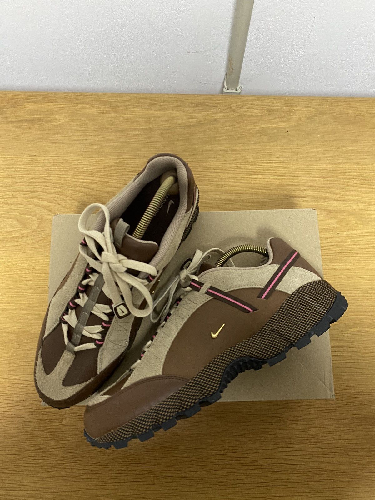 Jacquemus × Nike Nike x Jacquemus Air Humara LX Ale Brown Gold Size US 10.5 / EU 43-44 - 2 Thumbnail