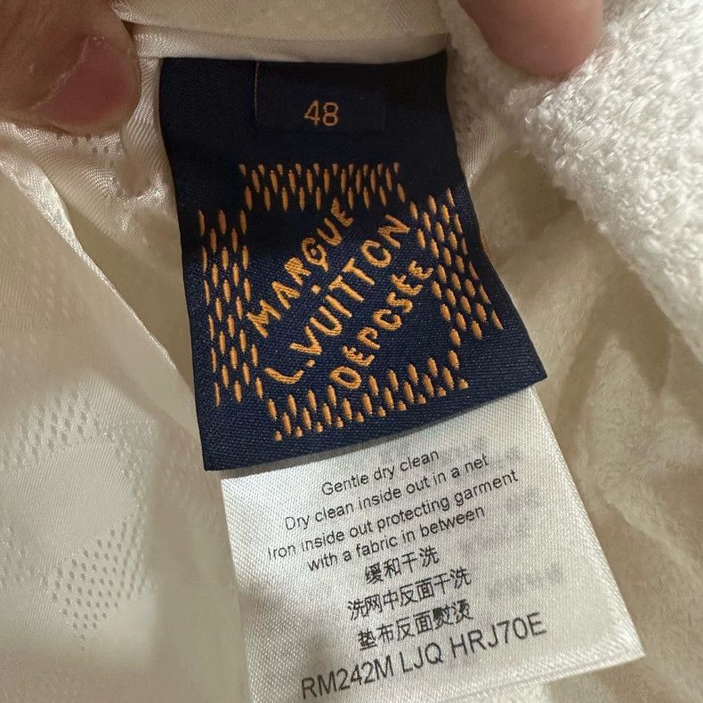 Louis Vuitton Louis Vuitton White turquoise single-breasted jacket 2505-N Size US M / EU 48-50 / 2 - 7 Thumbnail