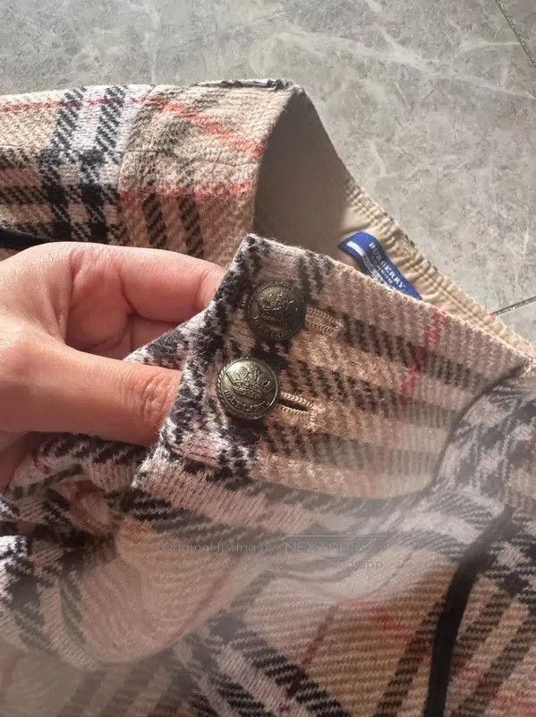 Burberry Burberry Women's Khaki Wool Blend Shorts. Size 23" - 3 Thumbnail