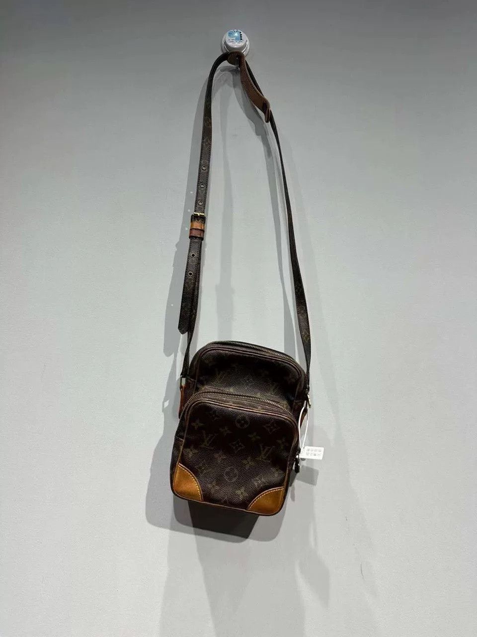 Louis Vuitton Louis Vuitton Monogram Camera Bag Size ONE SIZE - 1 Thumbnail