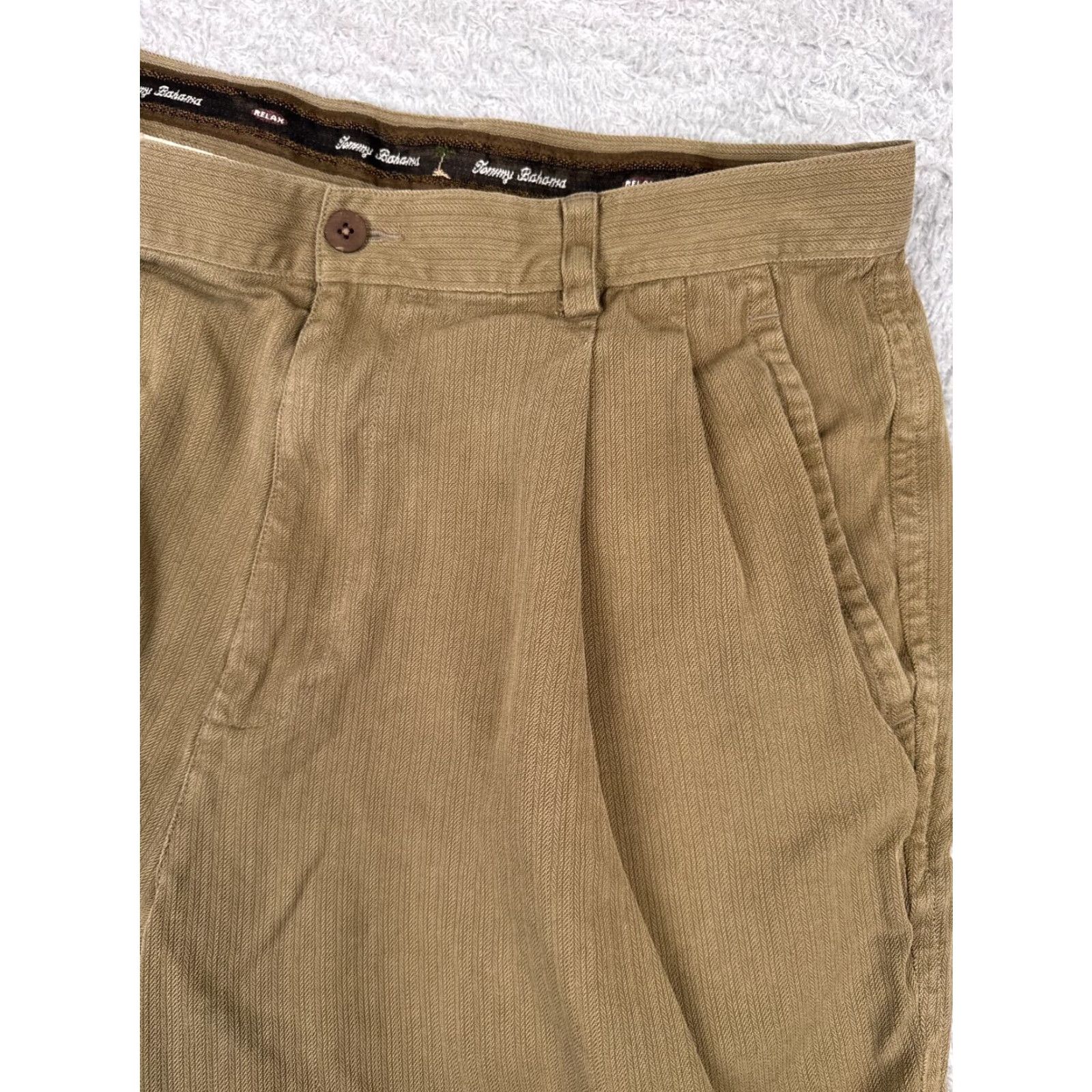 Tommy Bahama Tommy Bahama Shorts Men Bermuda 35 Brown Silk Pleated 100% Silk Beach Vacation 34x8 Bermuda Shorts Mens Size US 35 - 3 Thumbnail