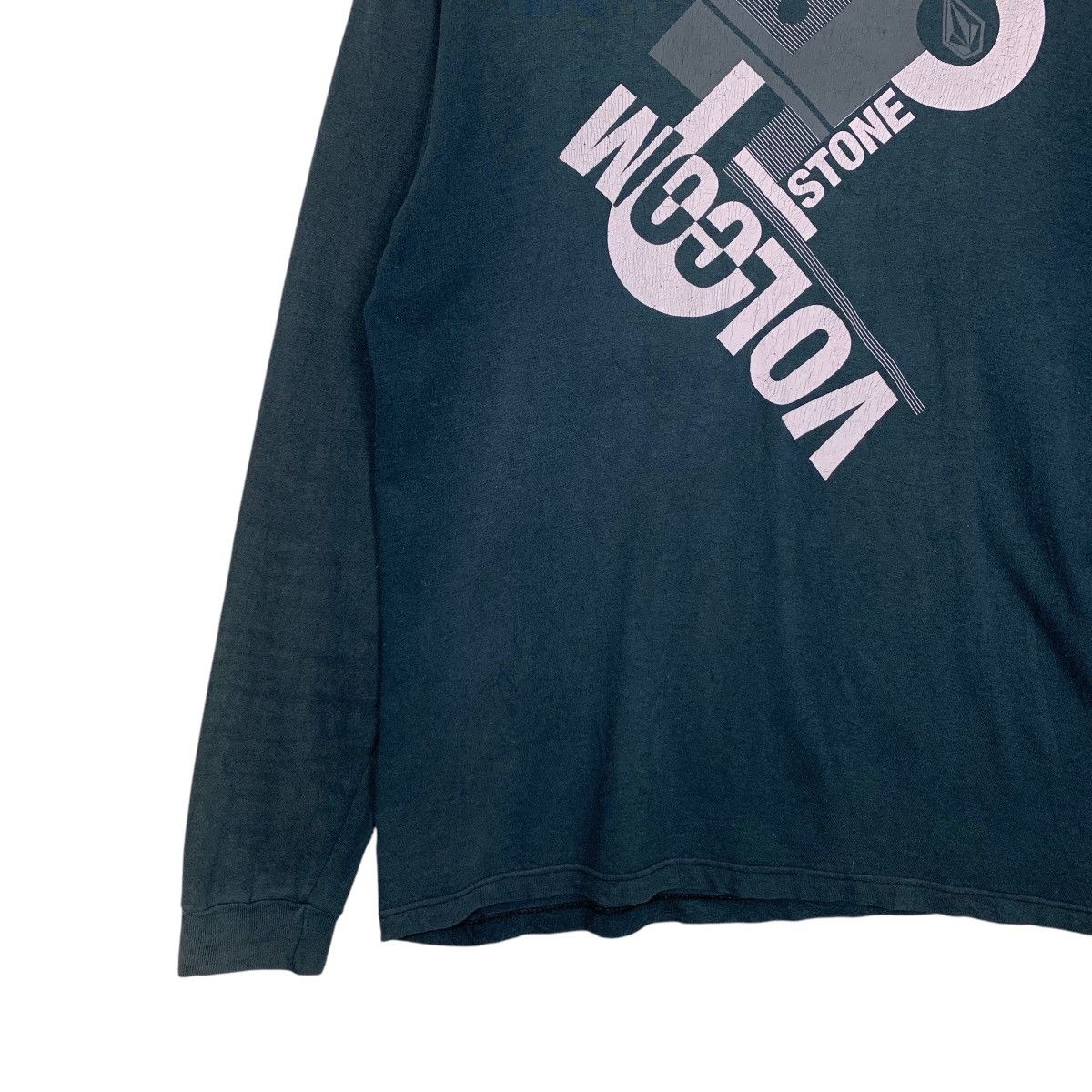 Volcom 90’s Trashed VOLCOM Big Logo Long Sleeve Tees #2603-C117 Size US M / EU 48-50 / 2 - 3 Thumbnail