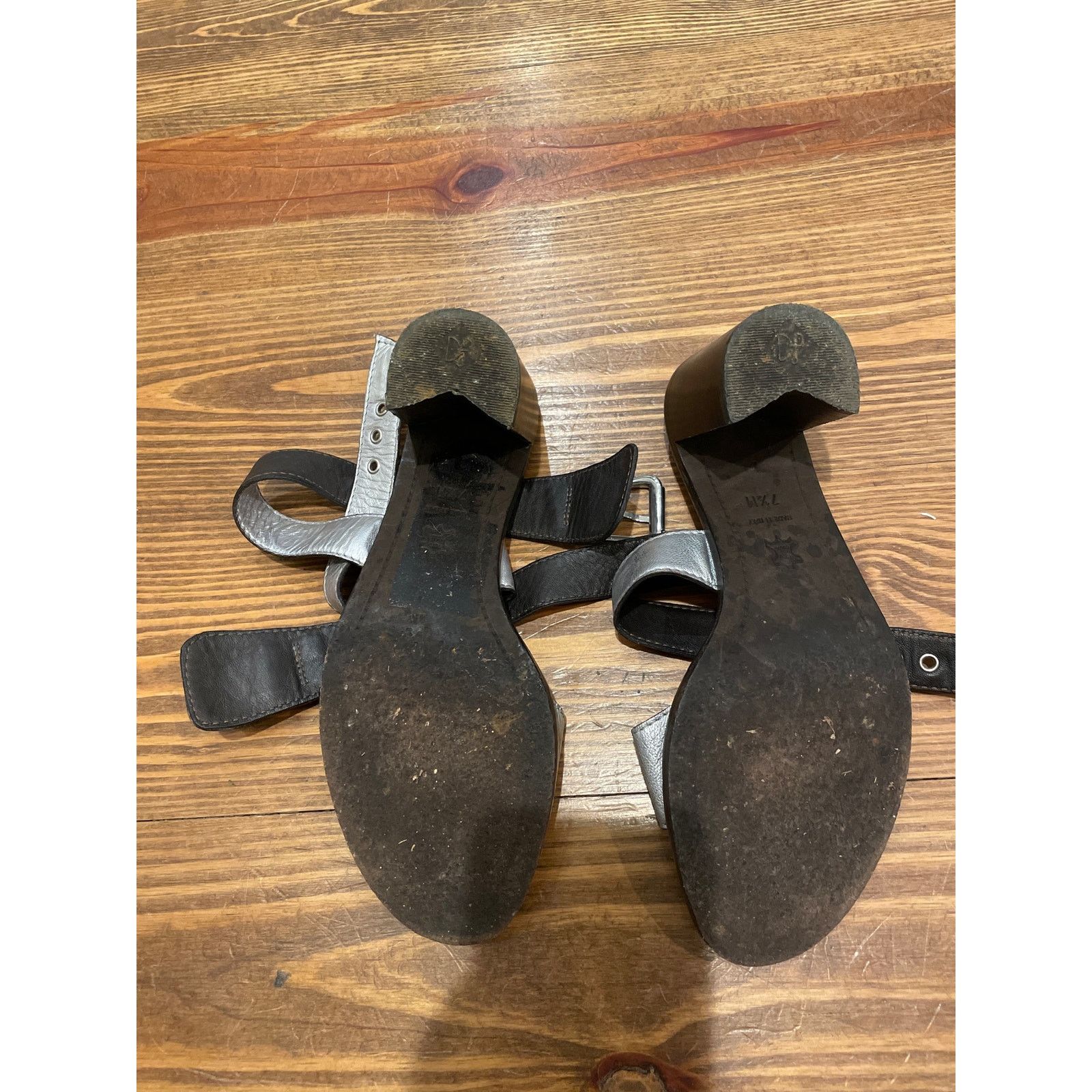 Donald Pliner Vtg Donald J Pliner Metallic Silver Cerel Block Heels,sz 7.5 Size US 7.5 / IT 37.5 - 7 Thumbnail
