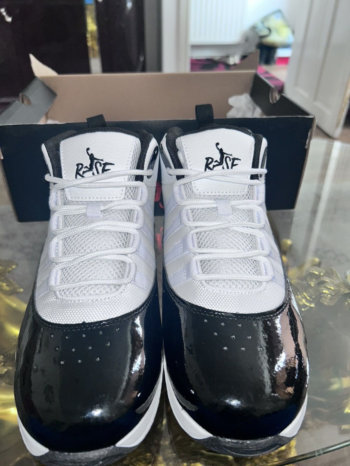 Other RISE Shuttle Basketball Trainers – White/Black Size US 7 / EU 40 - 4 Thumbnail