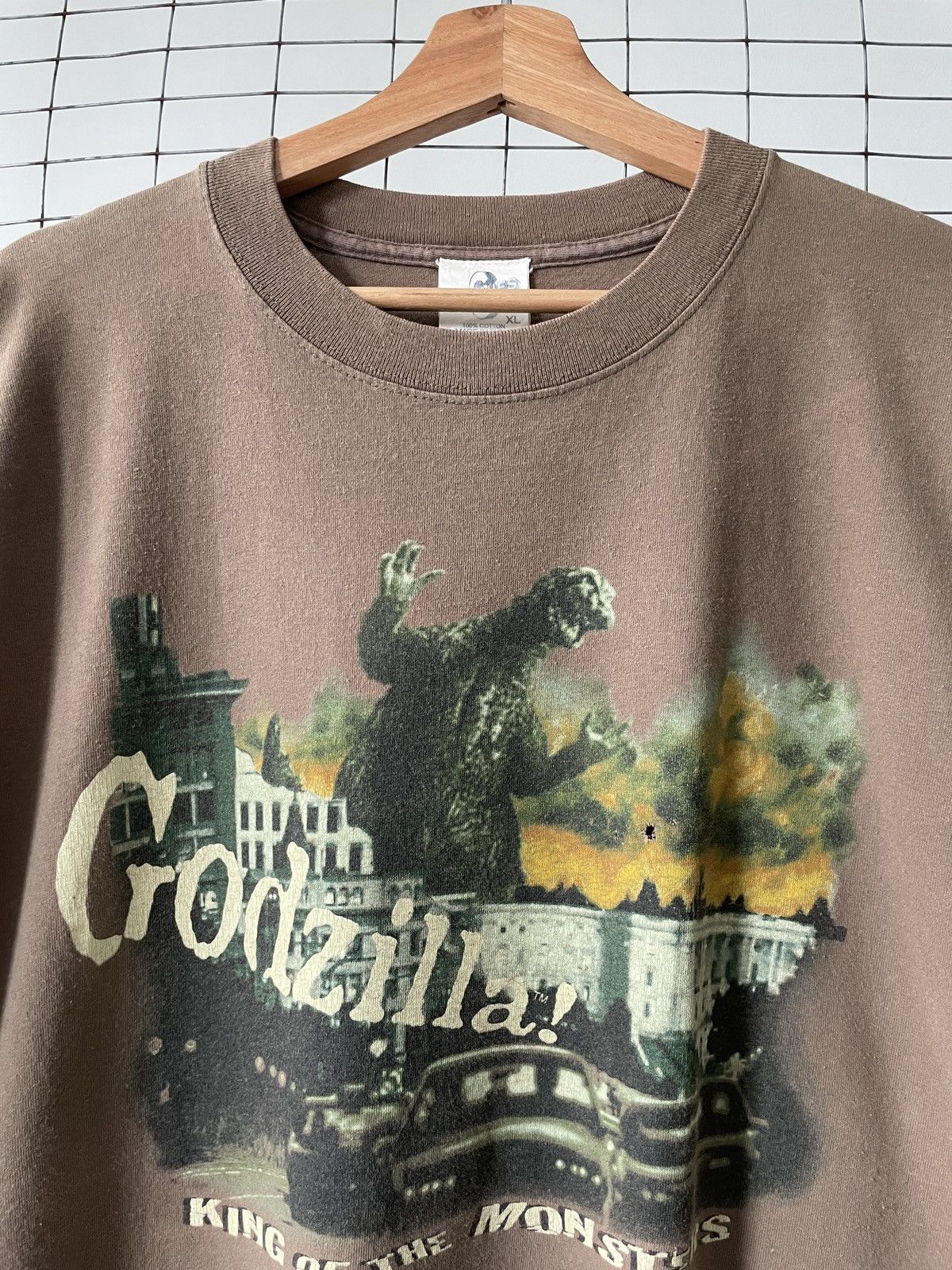 Vintage Vintage Godzilla Movie T-Shirt Size US XL / EU 56 / 4 - 2 Thumbnail