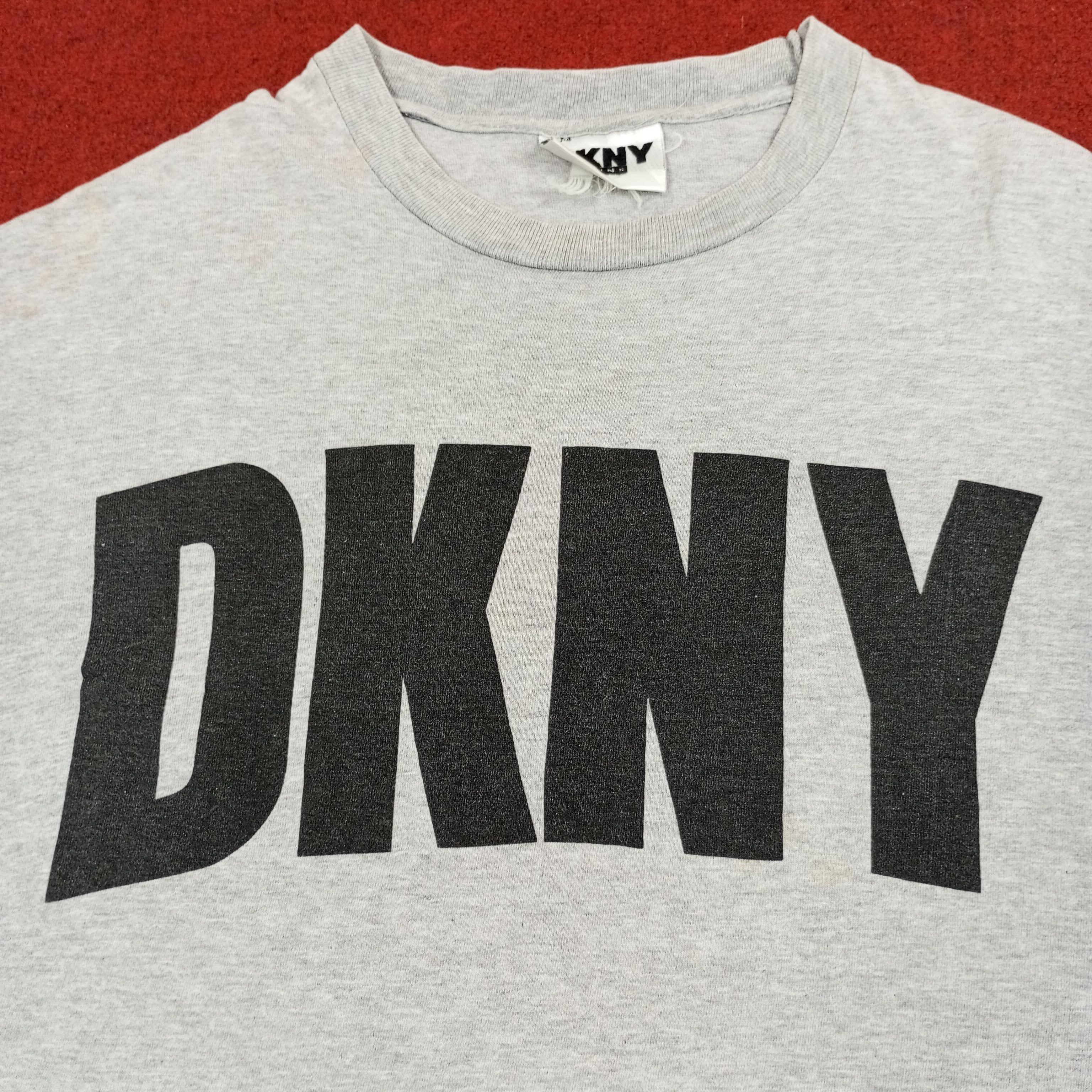DKNY × Vintage DKNY Center Design Streetwear Style Vintage Tshirt Size US XL / EU 56 / 4 - 2 Thumbnail
