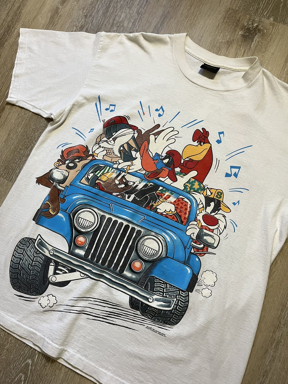 Changes × Vintage 1993 Looney Tunes “Jeep Ride” Tee Size US XL / EU 56 / 4 - 1 Thumbnail