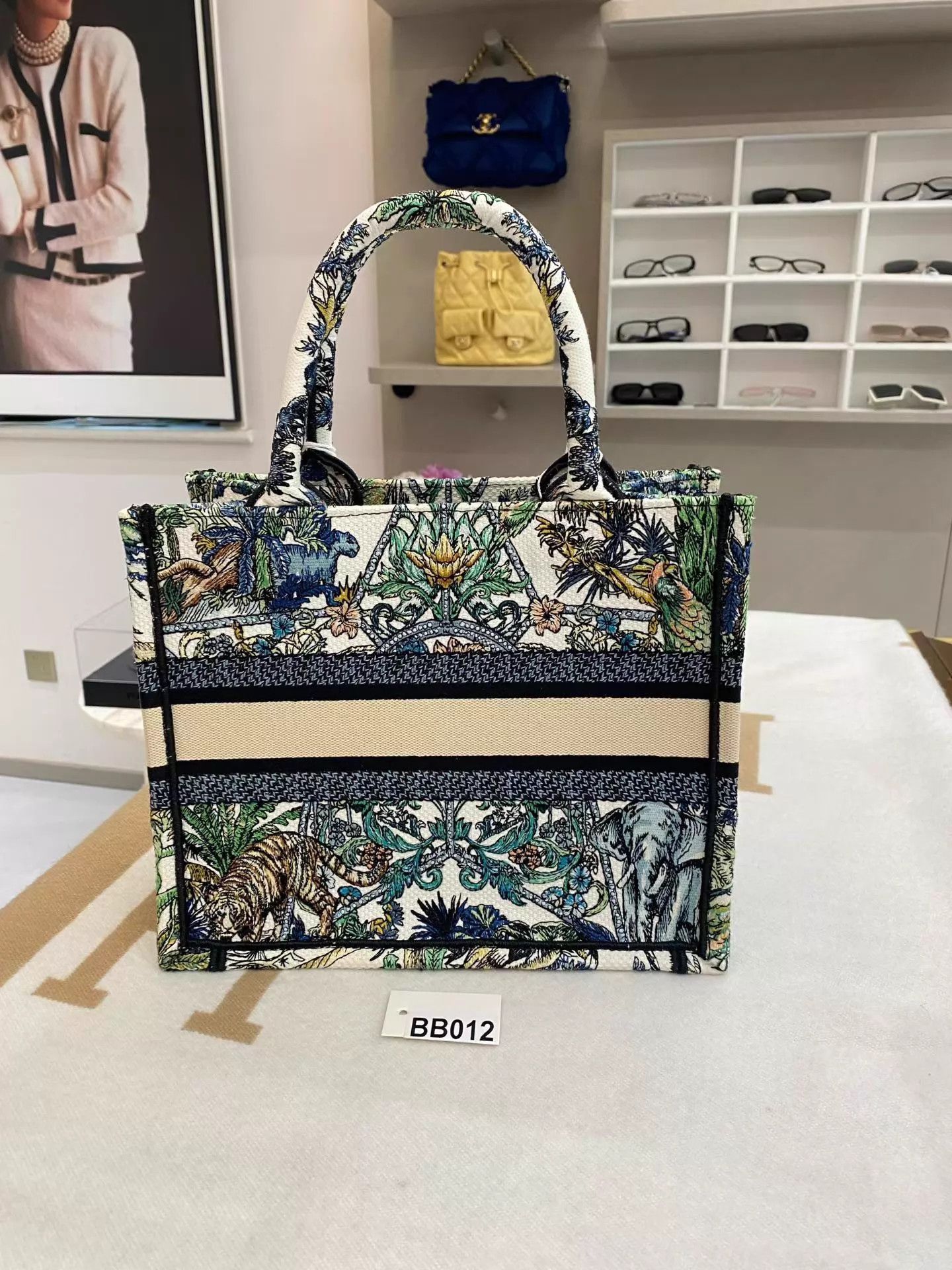 Dior Dior Book Tote Embroidered Animal Floral Canvas Size ONE SIZE - 4 Thumbnail