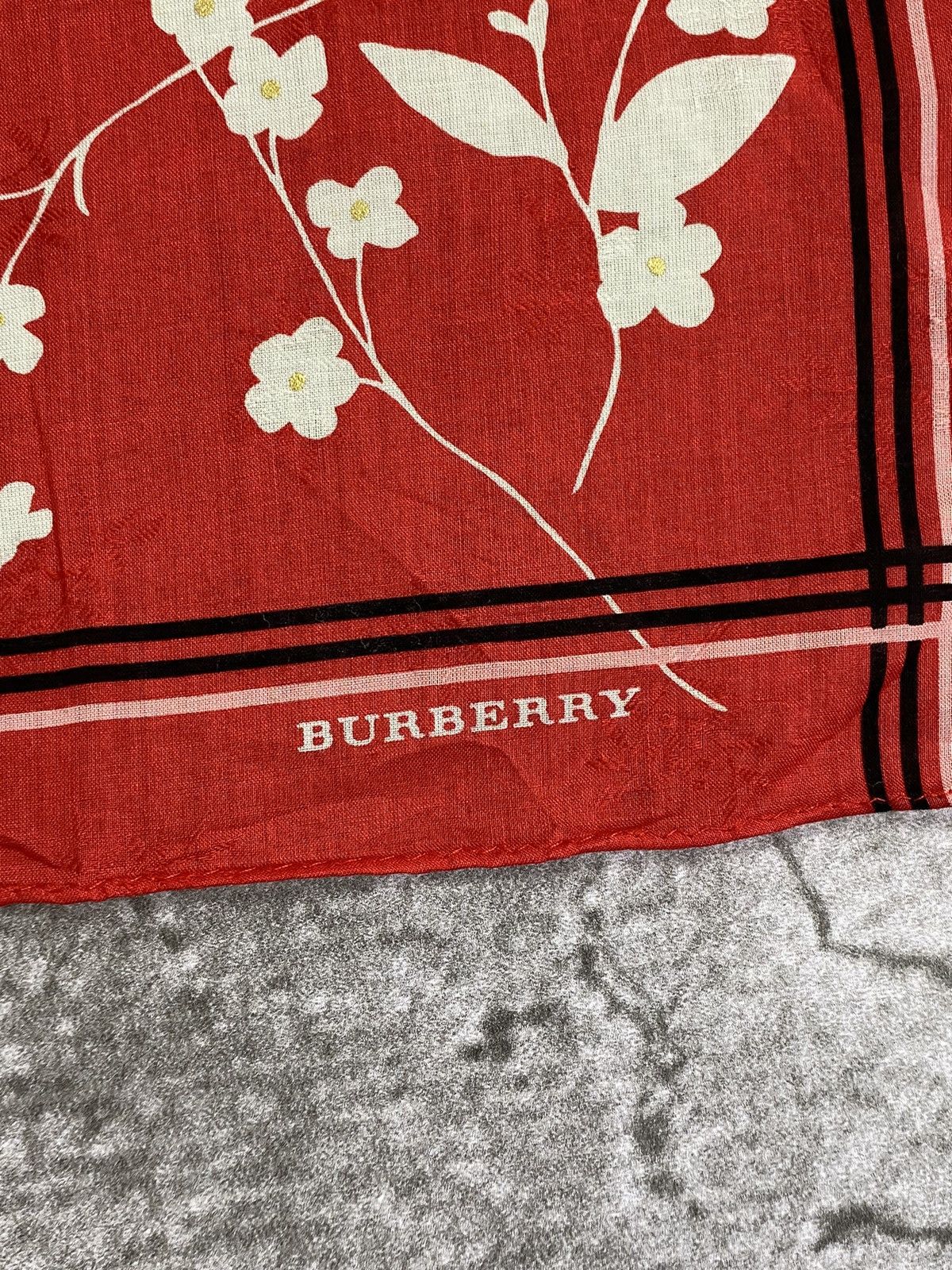 Burberry Burberry Handkerchief / Bandana / Neckerchief Size ONE SIZE - 3 Thumbnail