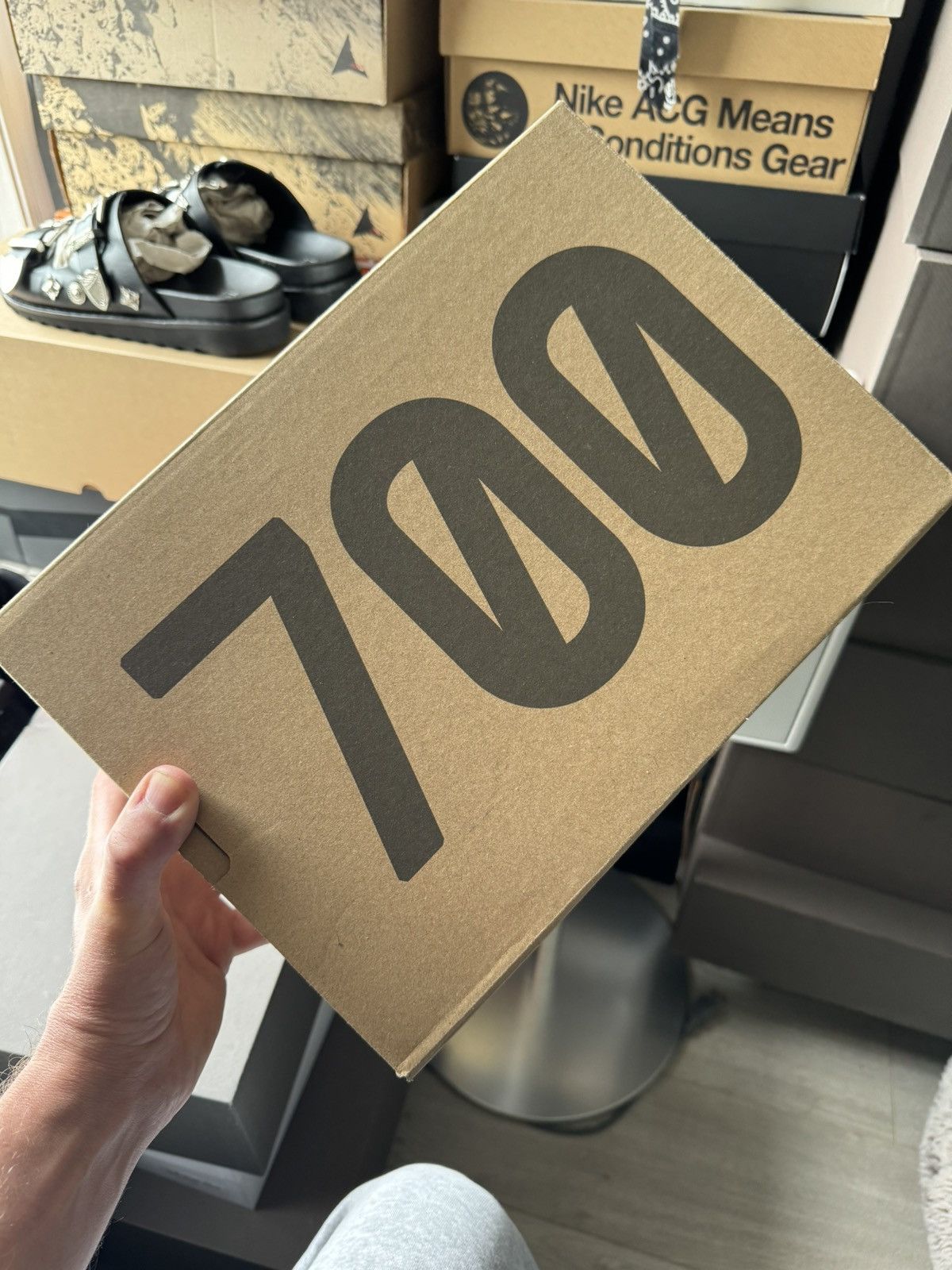 Adidas Brand New YZY 700 V3 Size US 8 / EU 41 - 2 Thumbnail