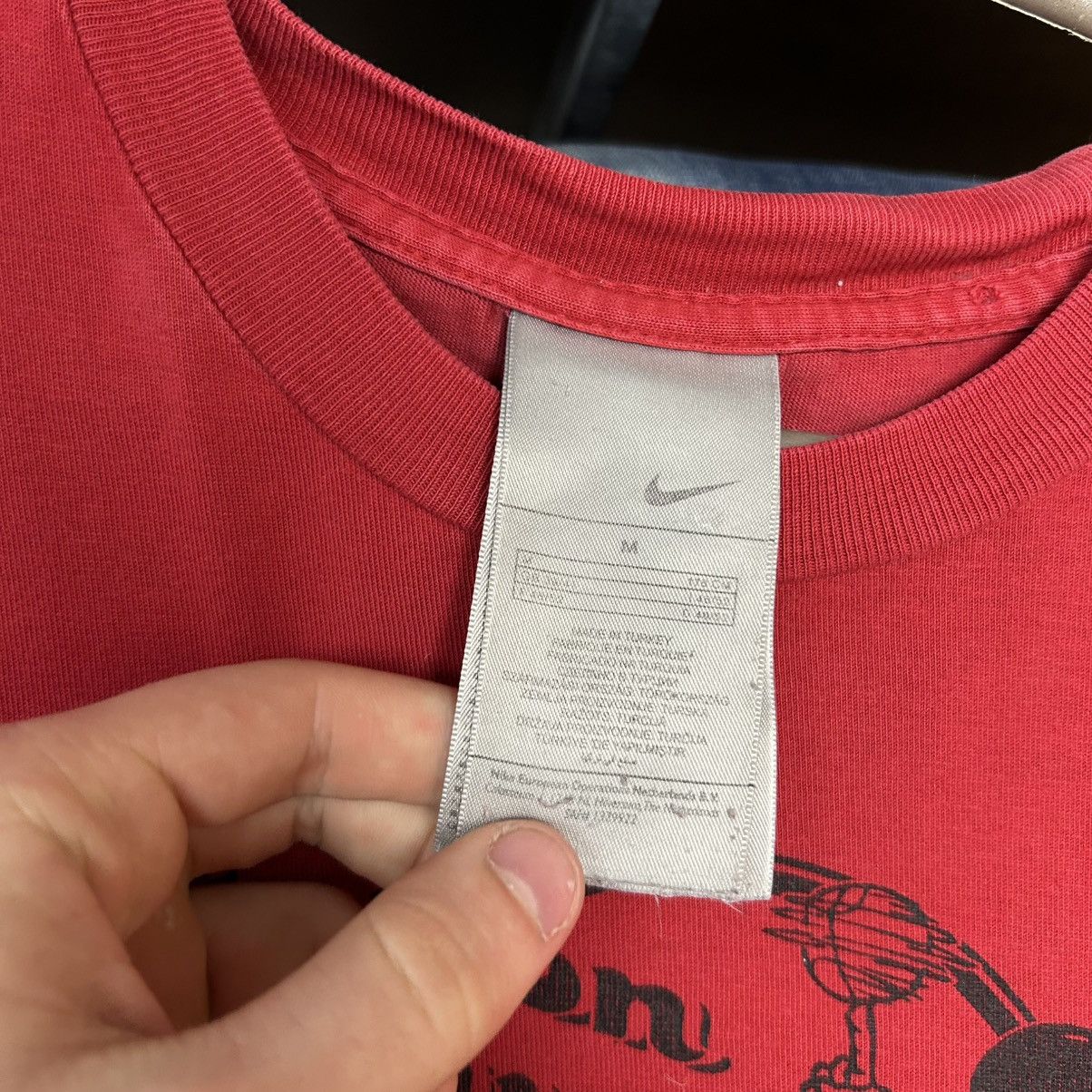Nike Vintage Nike Big logo swoosh red 2000’s streetwear tee Size US M / EU 48-50 / 2 - 6 Thumbnail