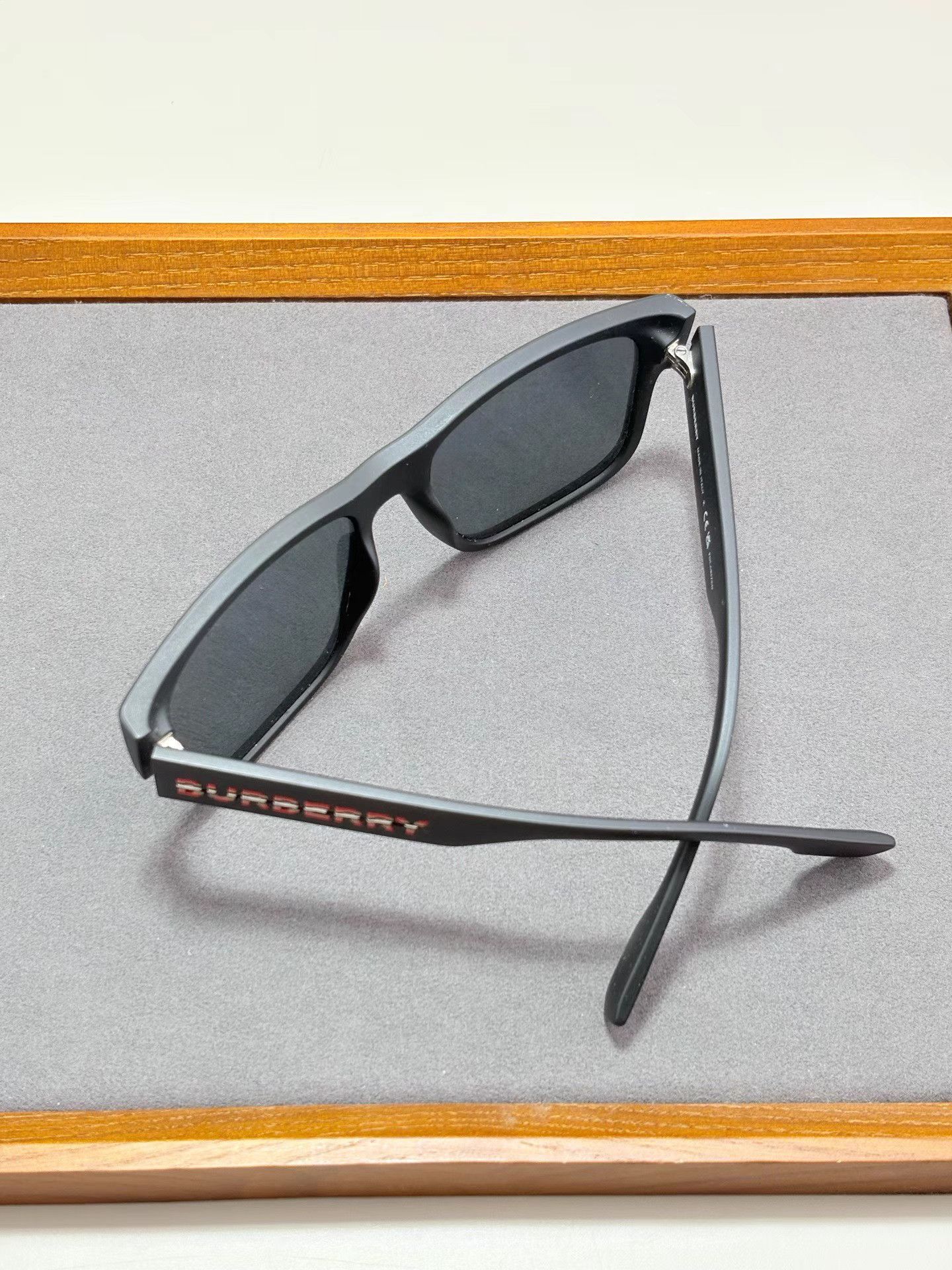 Burberry BURBERRY Letter Logo Sunglasses K1 Size ONE SIZE - 3 Thumbnail