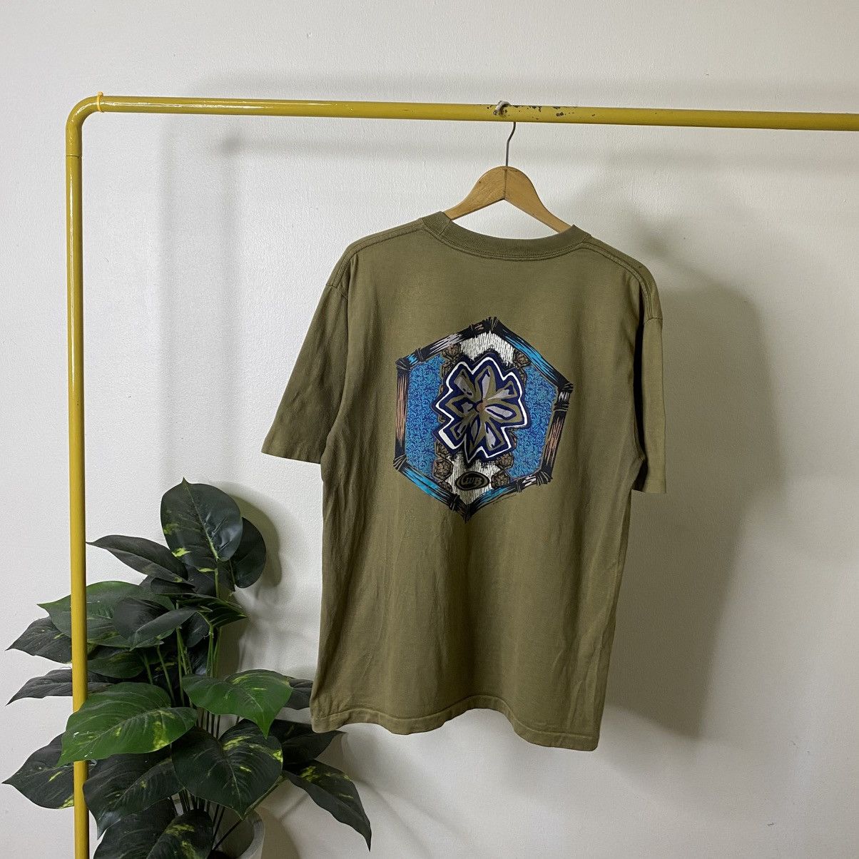 Vintage 1990s Club Surf Big Back Graphic T Shirt Surfing Style Size US L / EU 52-54 / 3 - 1 Thumbnail