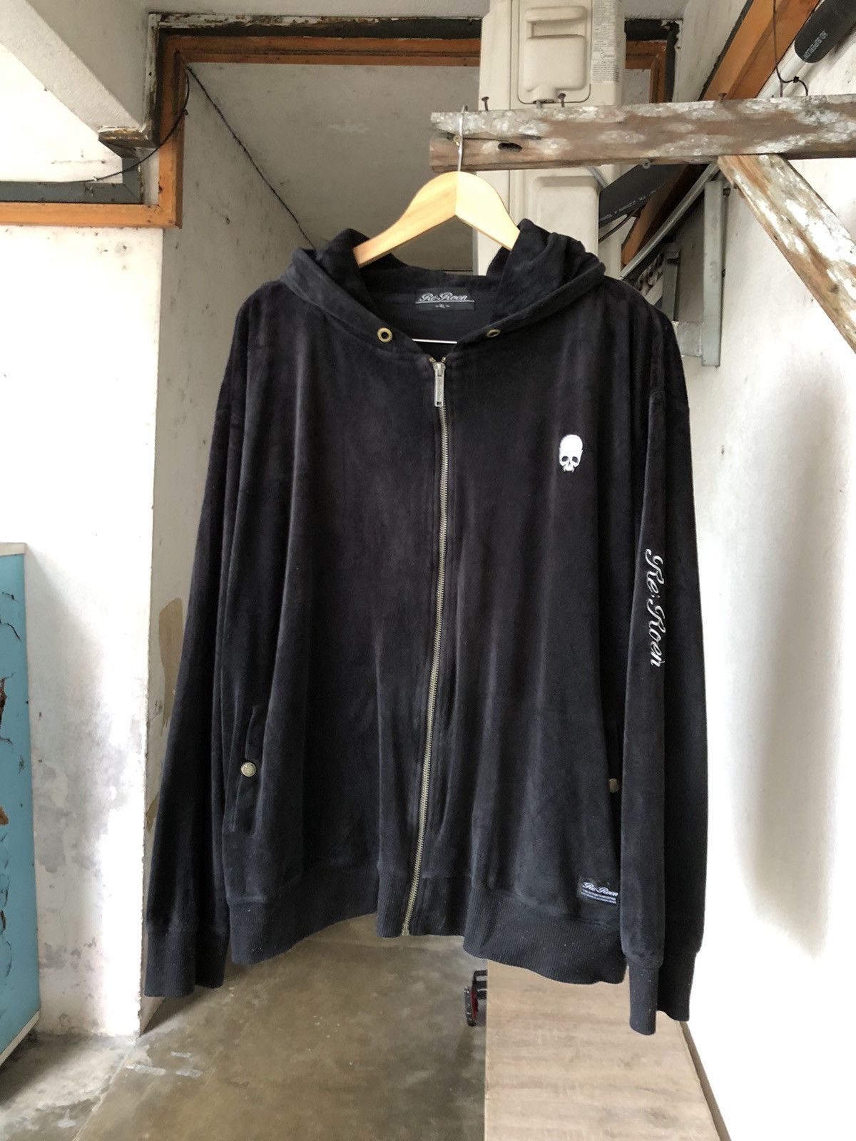 If Six Was Nine Punk Style Roen Embroidery Small Skulls Velvet Hoodief Size US XXL / EU 58 / 5 - 1 Thumbnail
